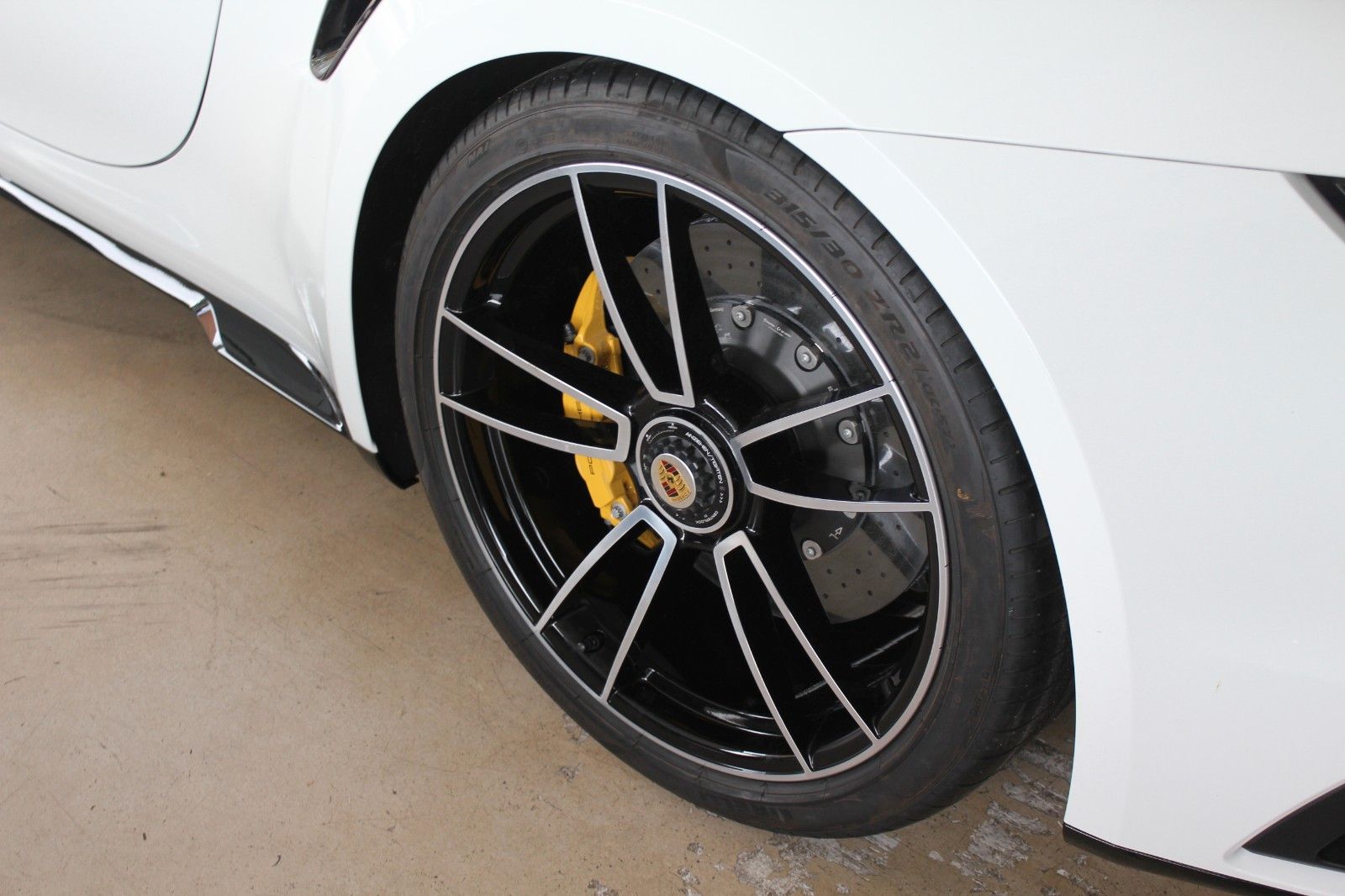Porsche 911 Turbo S RHD/Sportabgas/SportDesign/GDach/SWA