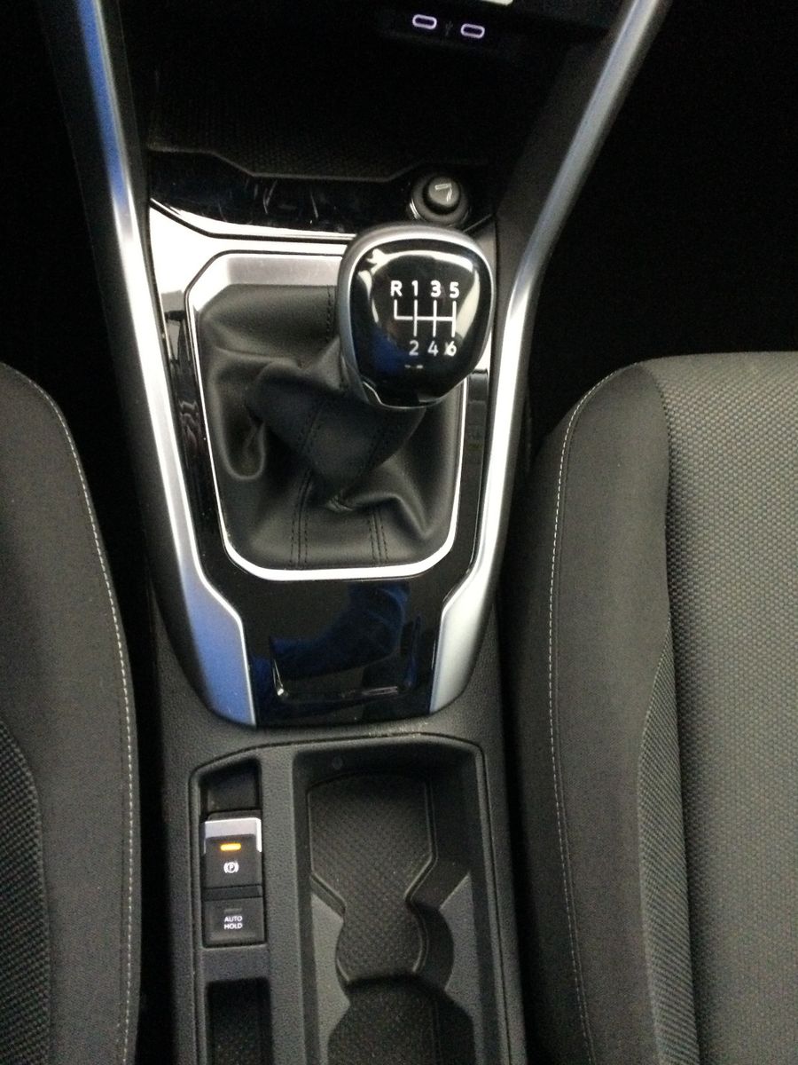Volkswagen T-Roc Life - Samsaru's Car Outlet