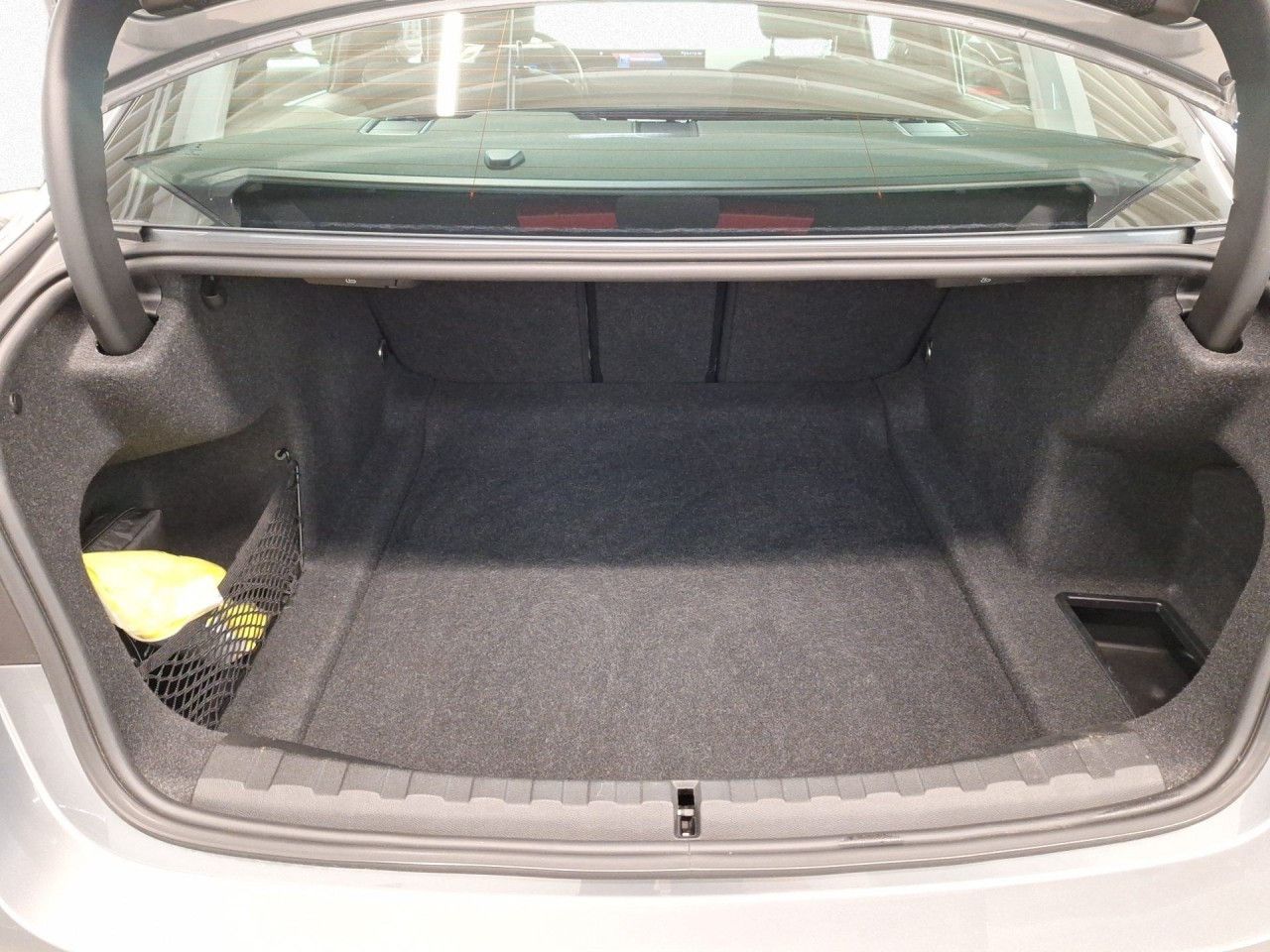 BMW 320d xDrive Limousine - Samsaru's Car Outlet