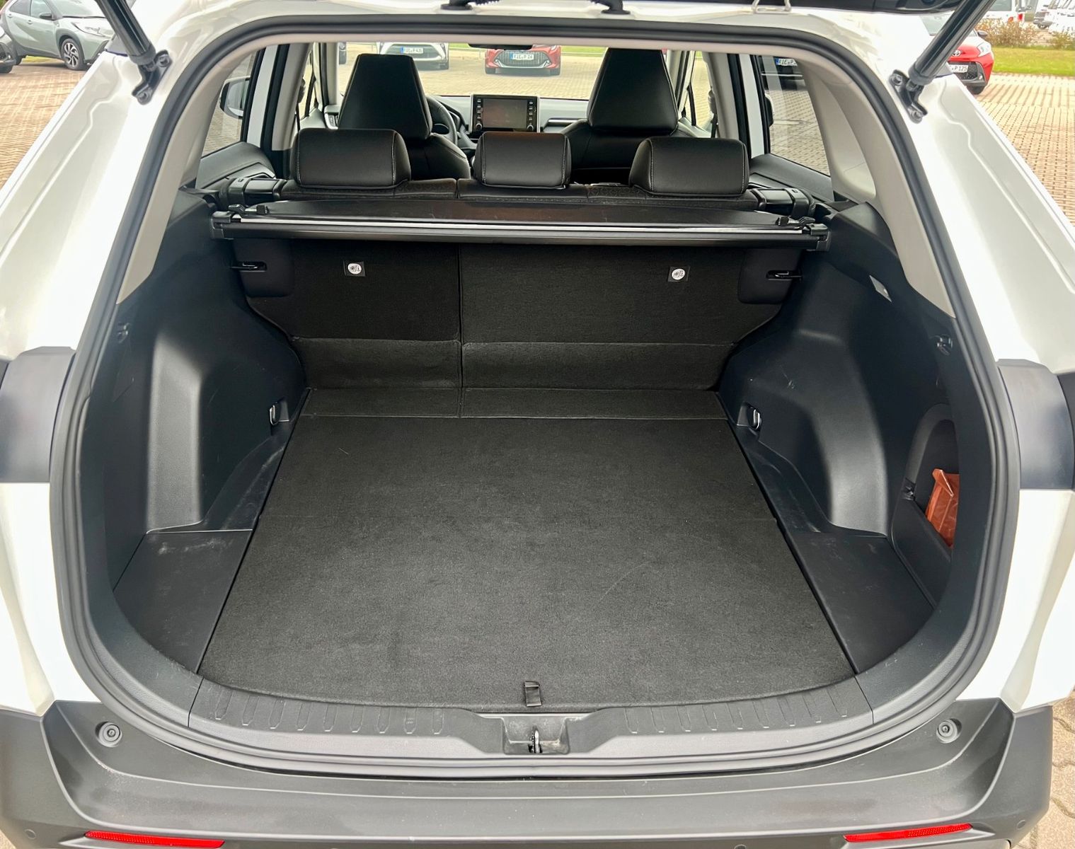 Toyota RAV 4 Hybrid 4x4 Team Deutschland AWD*4WD*NAVI