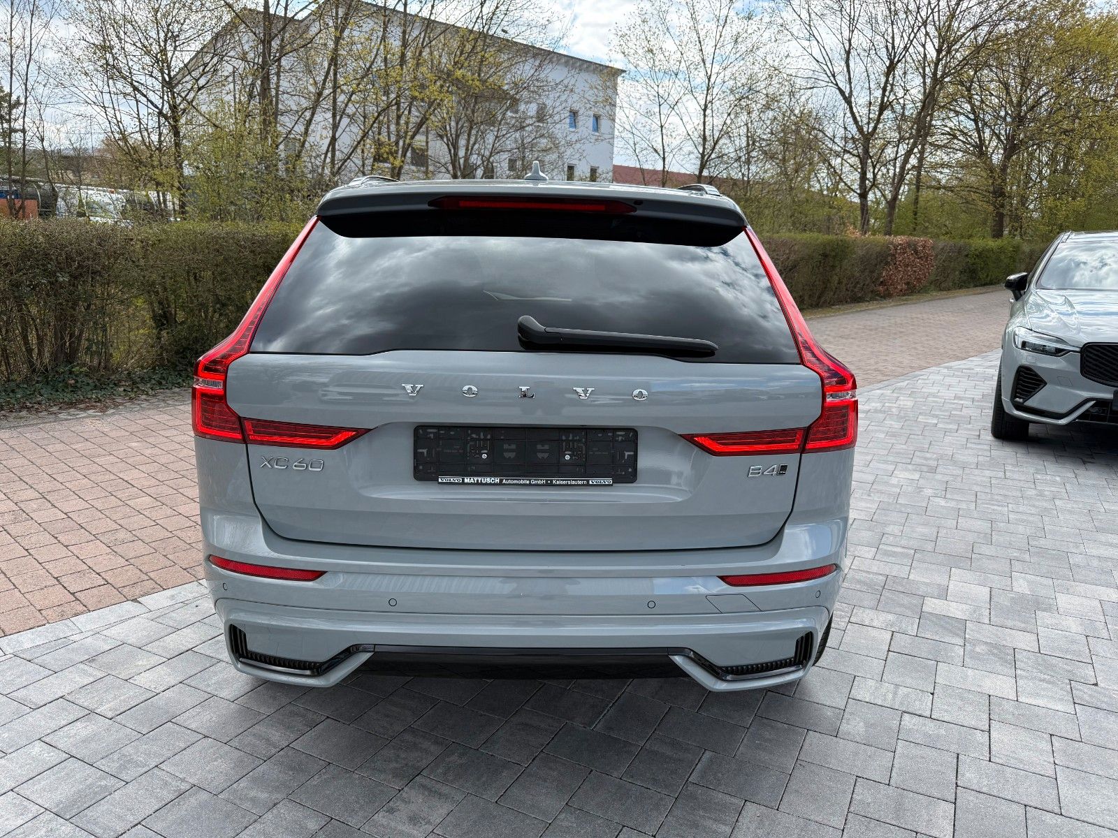 Volvo XC60 B4 AWD ULTIMATE DARK+STANDHZG+AHK+22"+LEDER