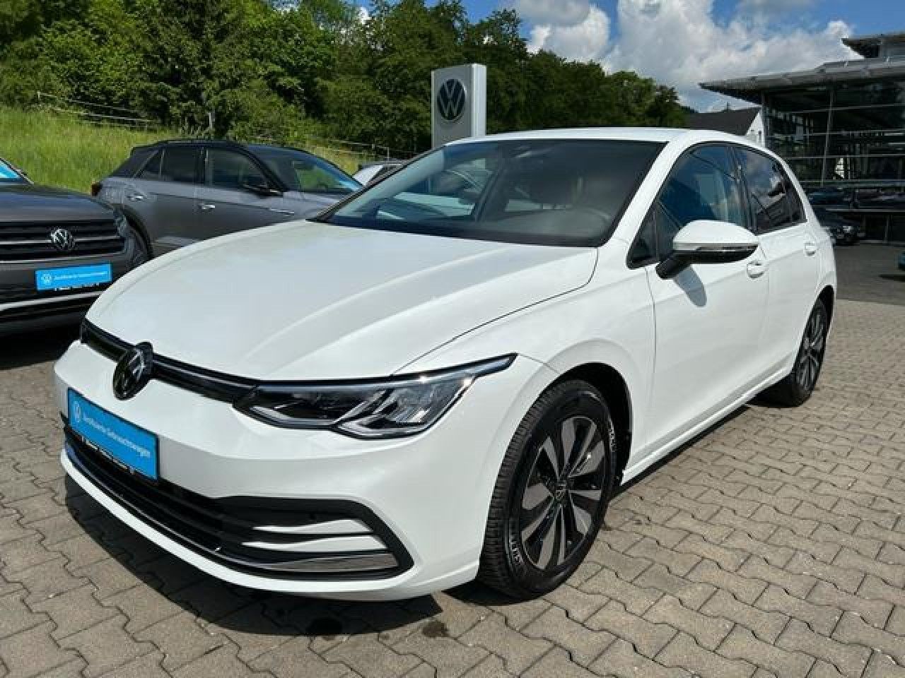 Volkswagen Golf VIII Move 1.5 l TSI - Samsaru's Car Outlet