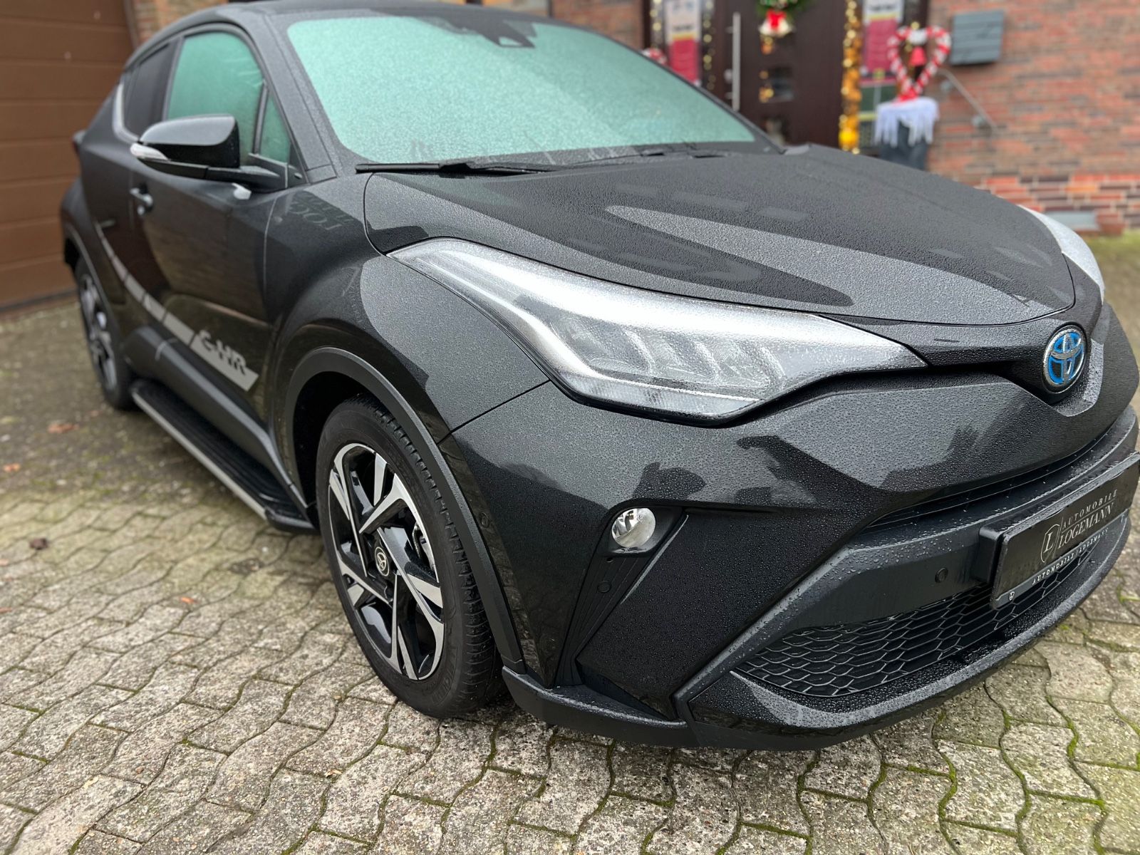 Toyota C-HR 2.0 Hybrid - Samsaru's Car Outlet