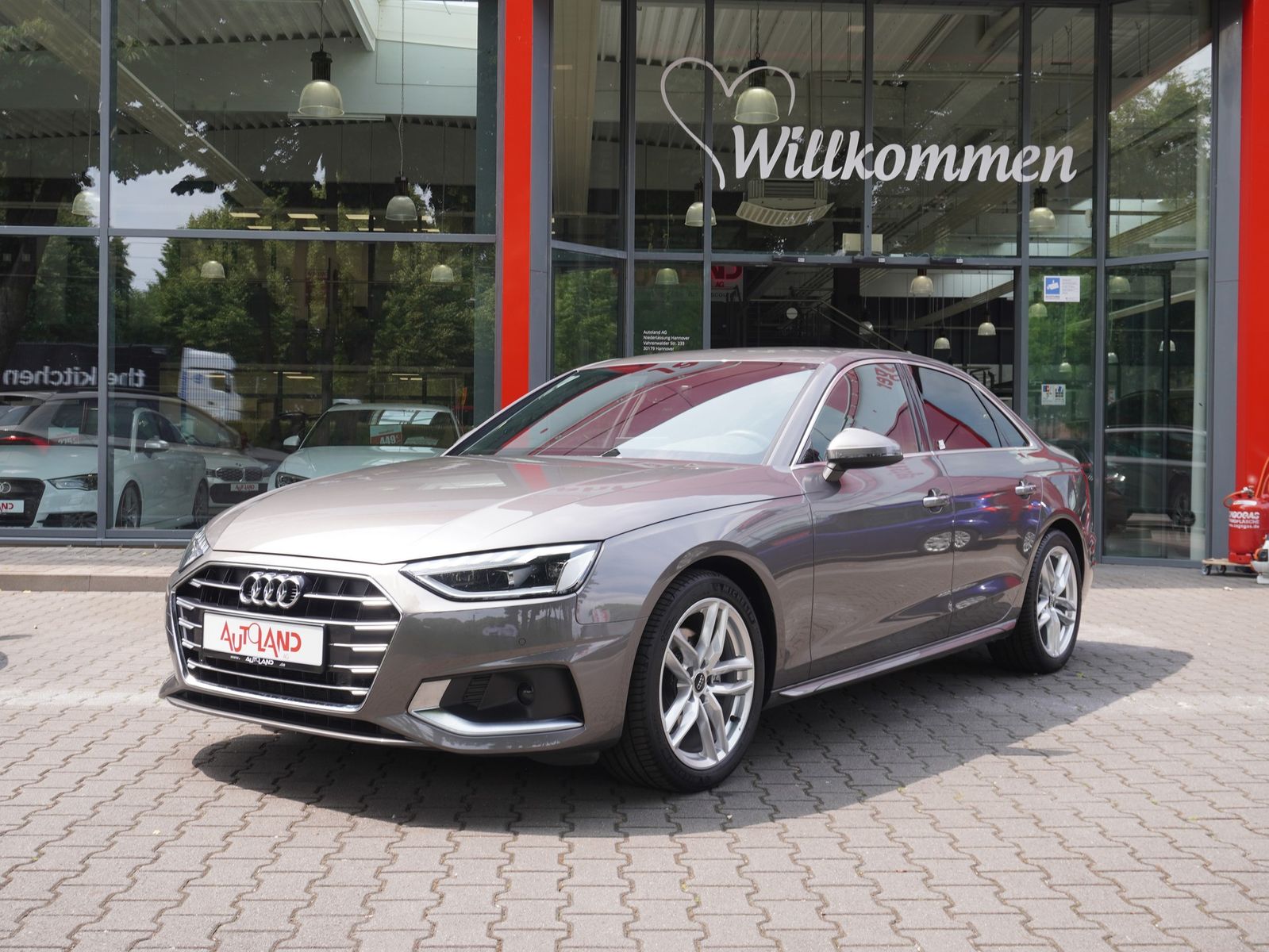 Audi A4 2.0 TDI 35 S-Line - Samsaru's Car Outlet