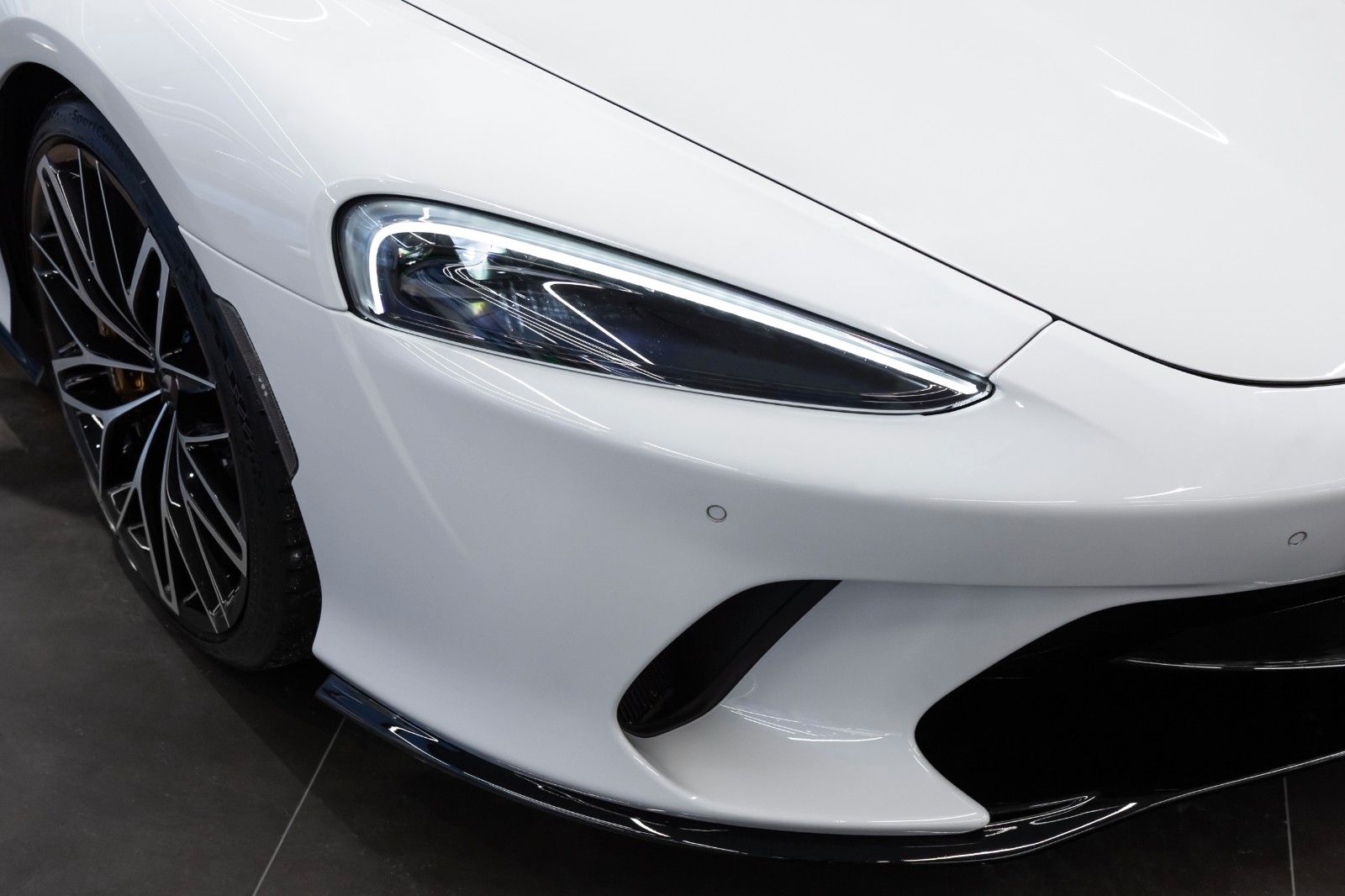 McLaren GT - Luxe - MSO Cirrus Grey