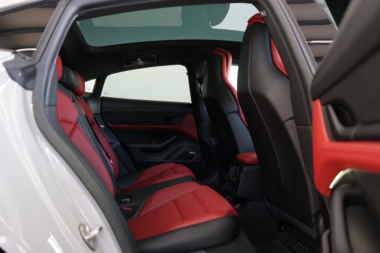 Porsche Taycan 4 S*KREIDE/PANO/CHRONO/3xDISPLAY/MEGA !!