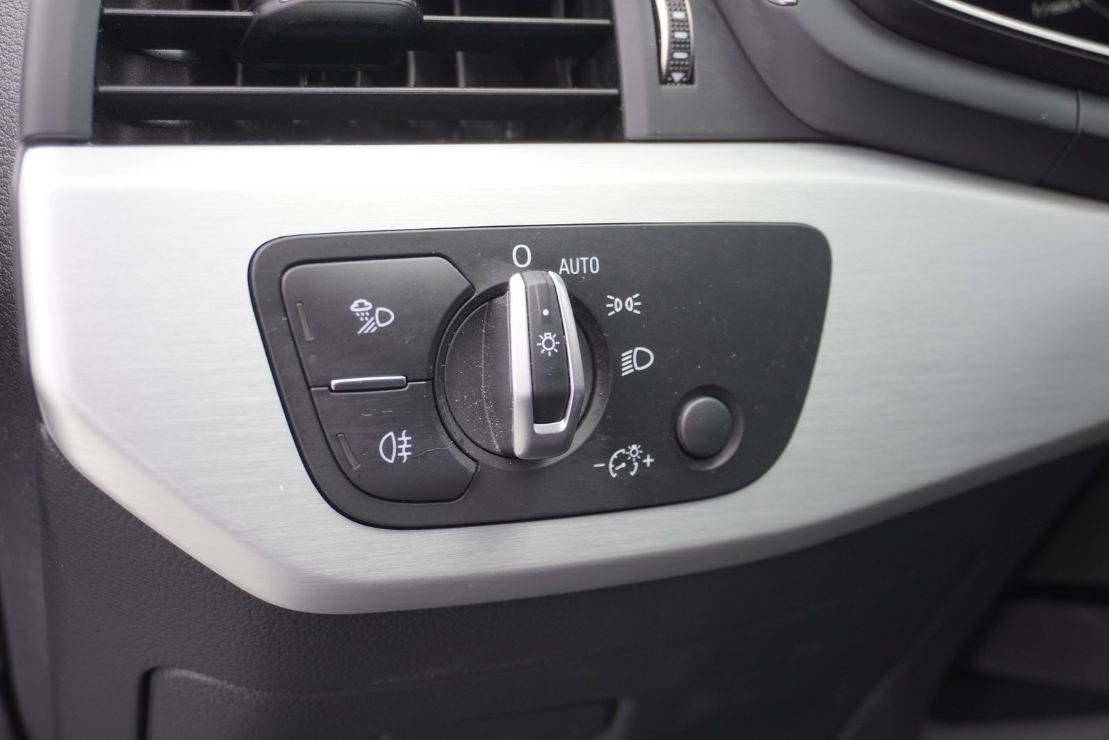 Audi A4 Avant 40 TDI S-Tronic S-Line - Samsaru's Car Outlet