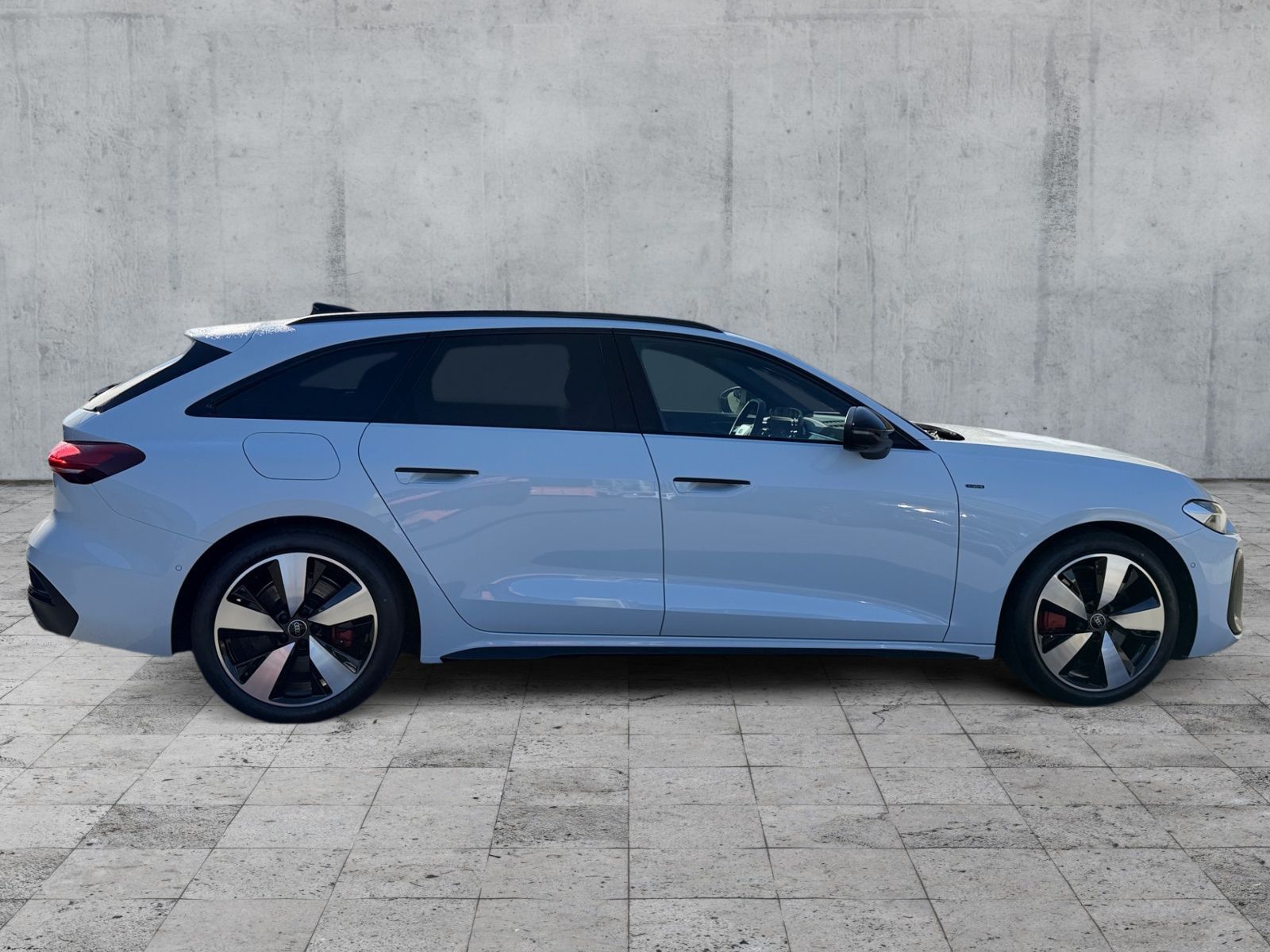 Audi A5 Avant e-hybrid 220kW S-LINE MATRIX+AHK+PANO
