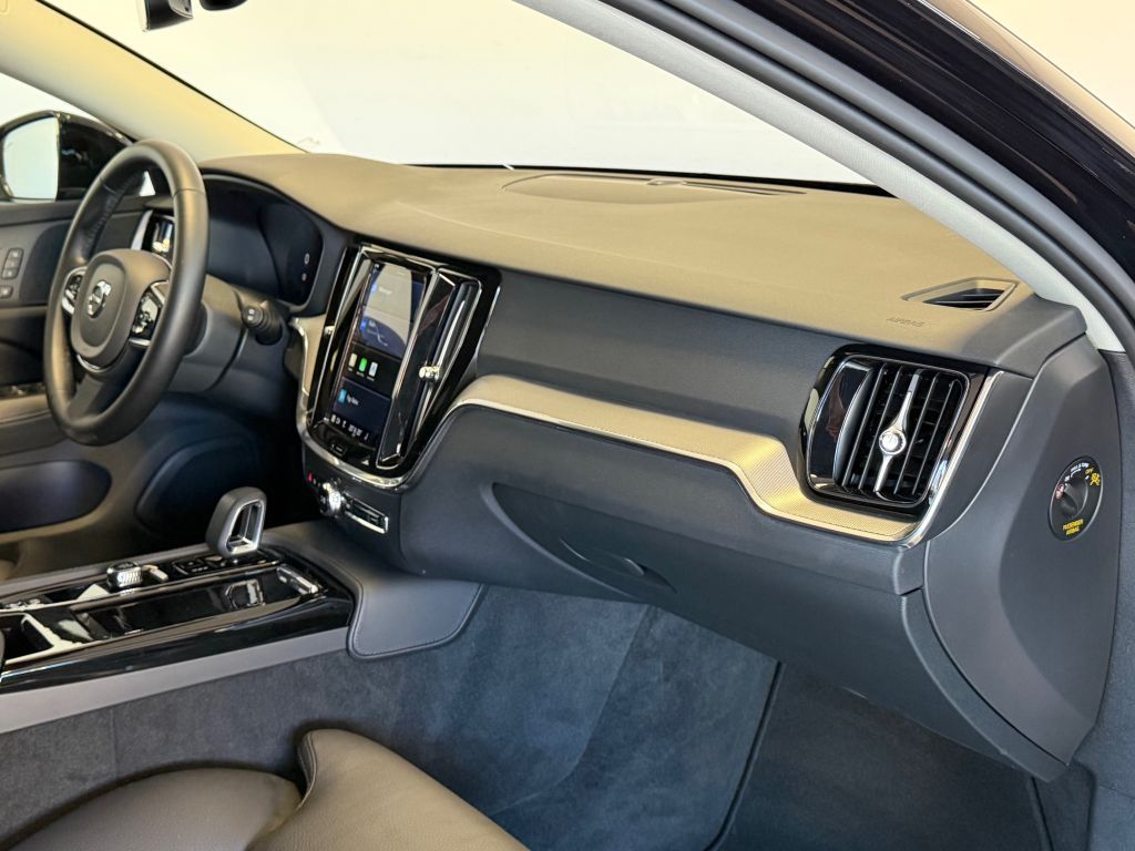 Volvo V60 T6 Plug-in Hybrid AWD Plus Dark +AHK+360°+WR