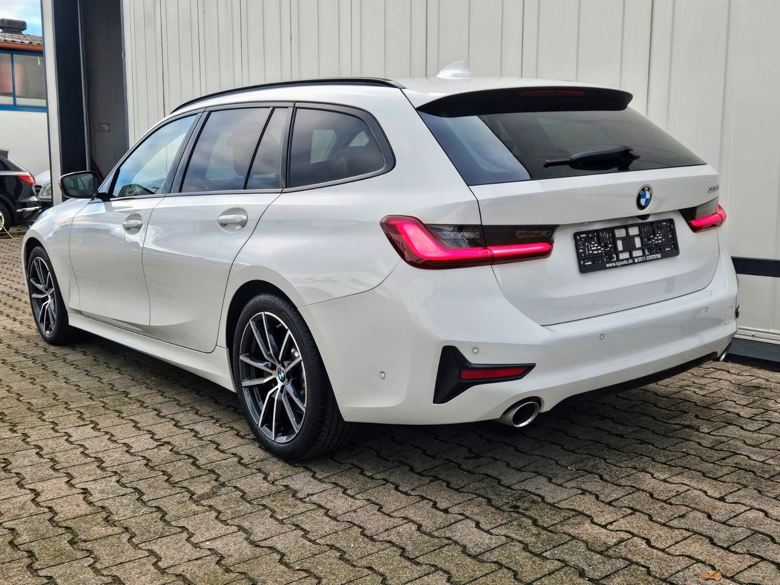 BMW 330i SPORT LINE - Samsaru's Car Outlet