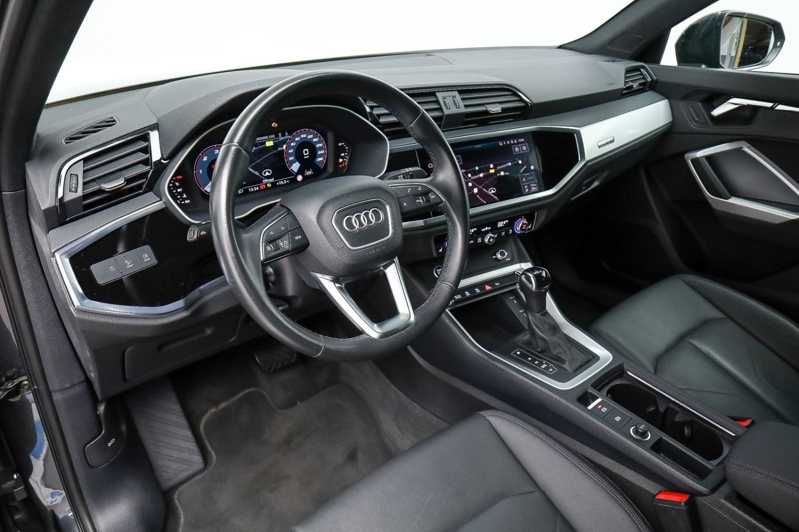 Audi Q3 S line 40 TDI quattro - Samsaru's Car Outlet