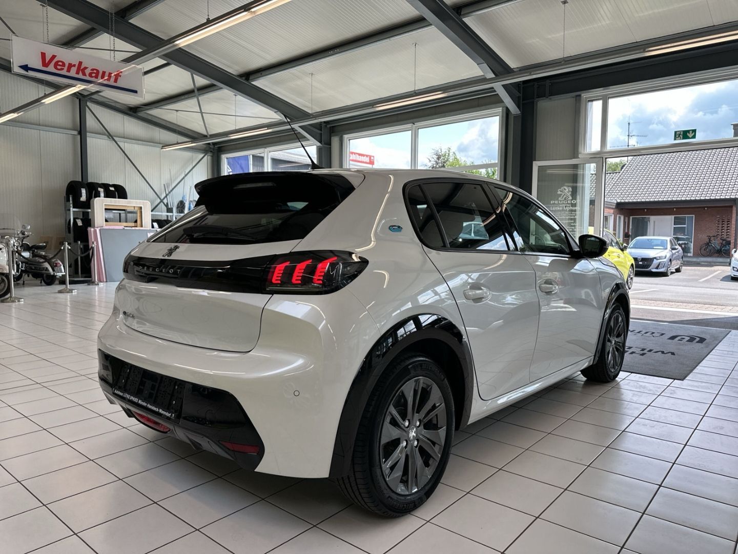 Peugeot 208 e- Allure - Samsaru's Car Outlet
