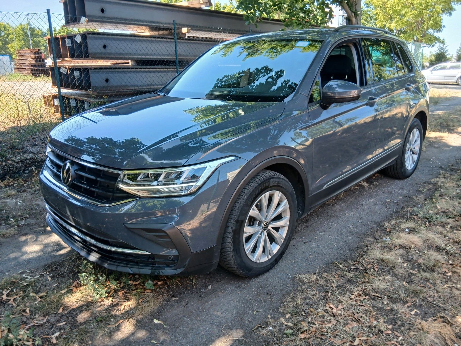 Volkswagen Tiguan Life - Samsaru's Car Outlet