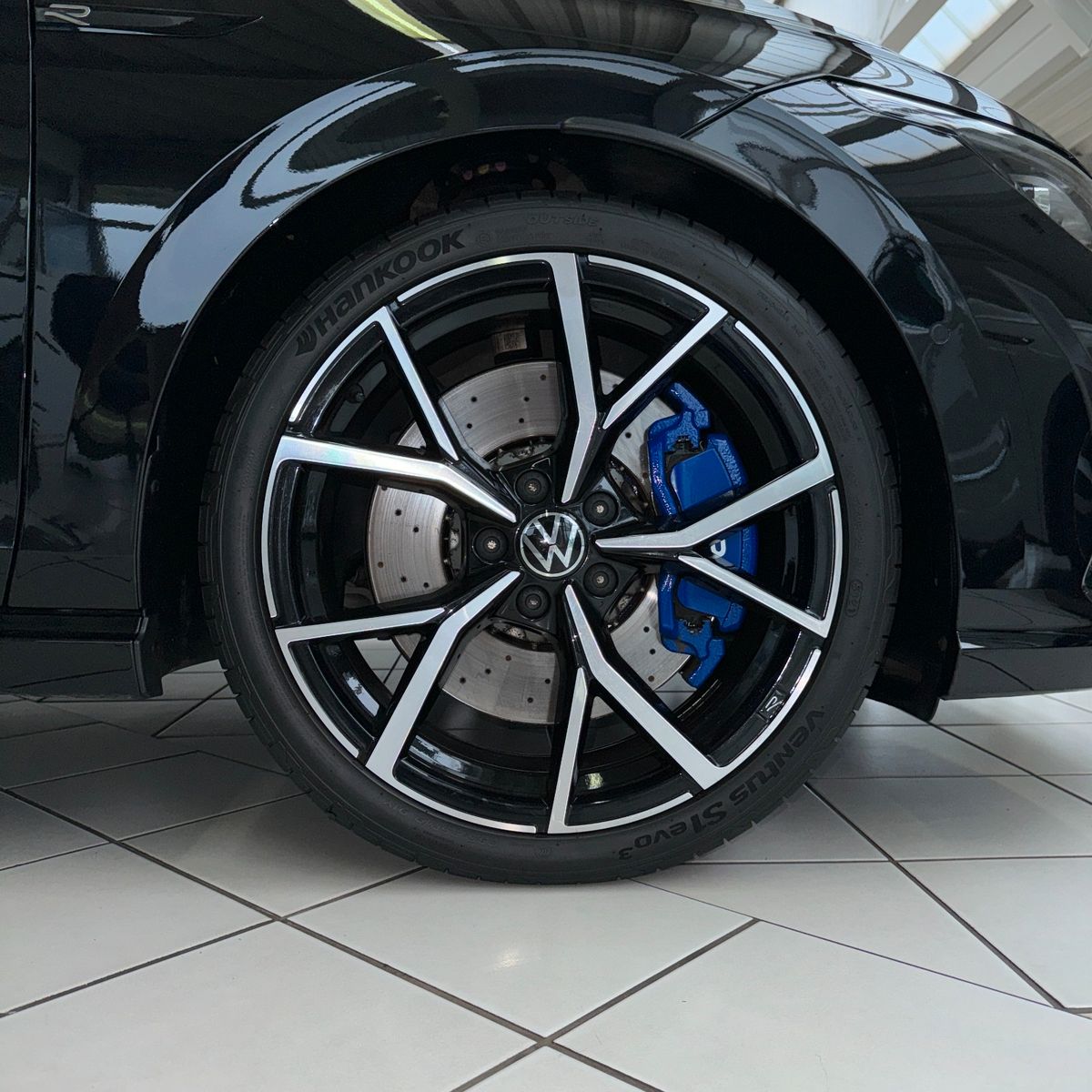 Volkswagen Golf VIII R 4Motion - Samsaru's Car Outlet