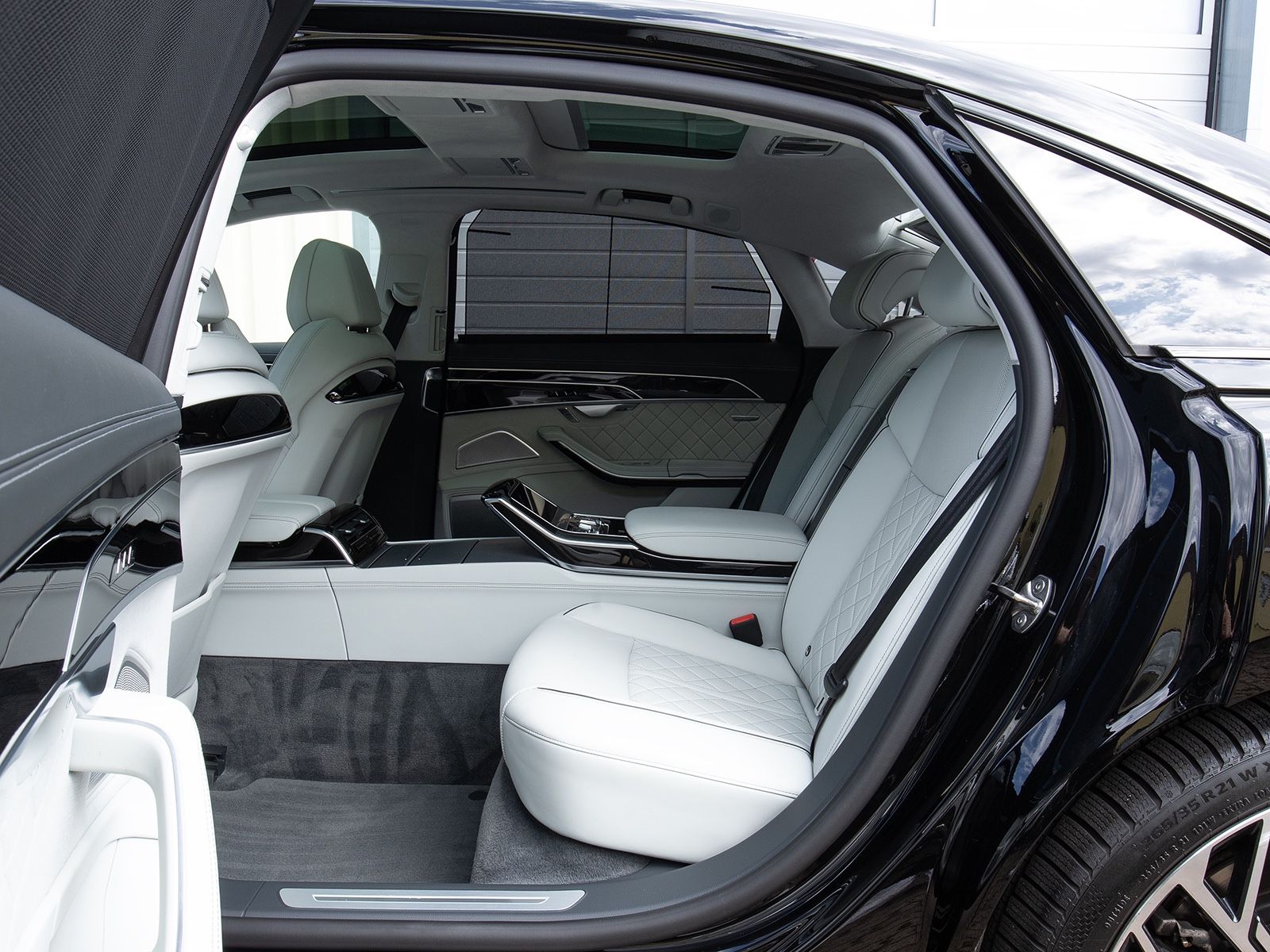 Audi A8 S-Line - Samsaru's Car Outlet