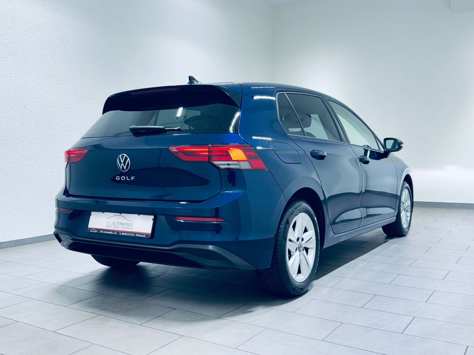 Volkswagen Golf VIII Life 2.0 TDI - Samsaru's Car Outlet