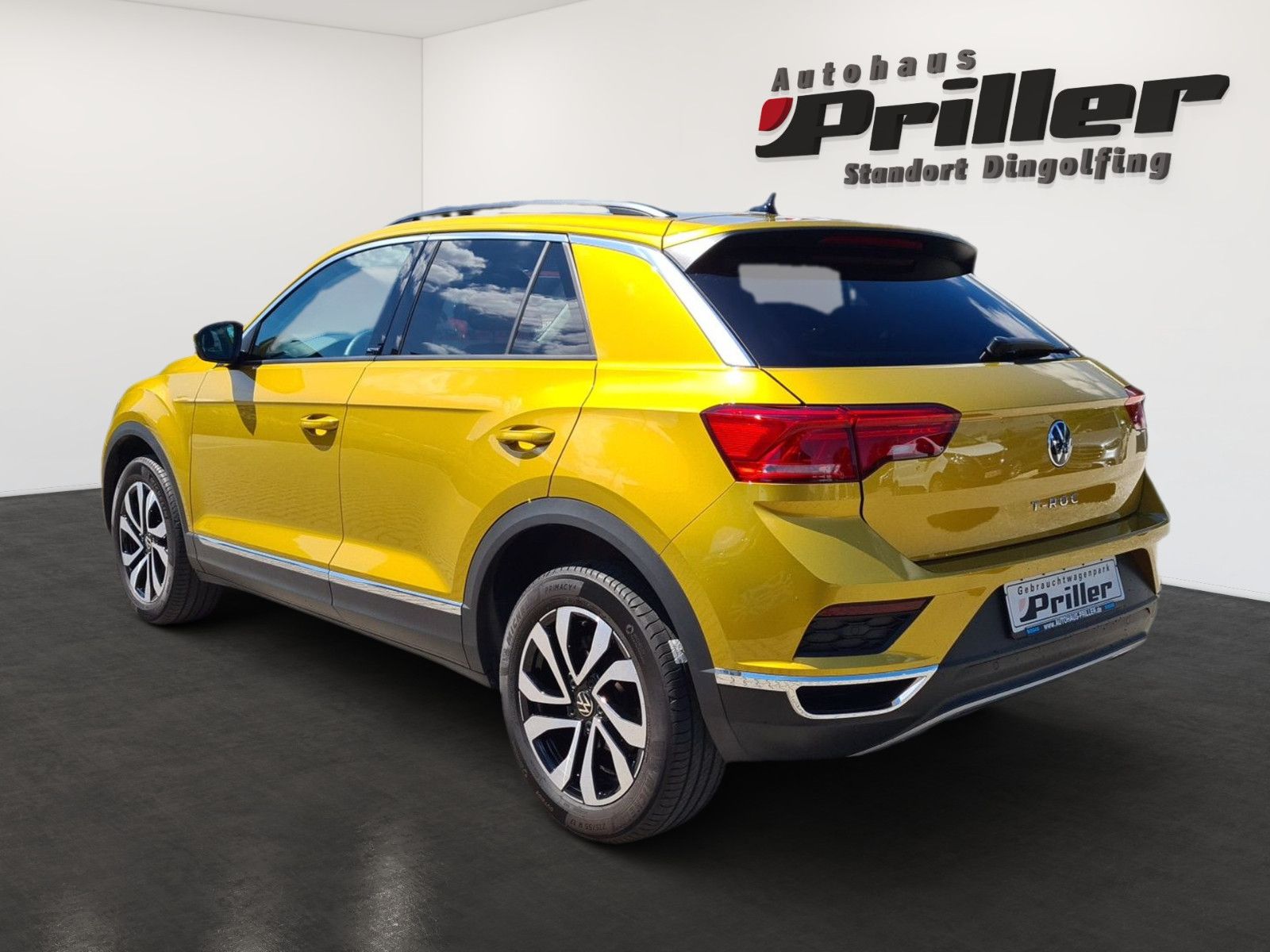 Volkswagen T-Roc 1.5 TSI Active - Samsaru's Car Outlet