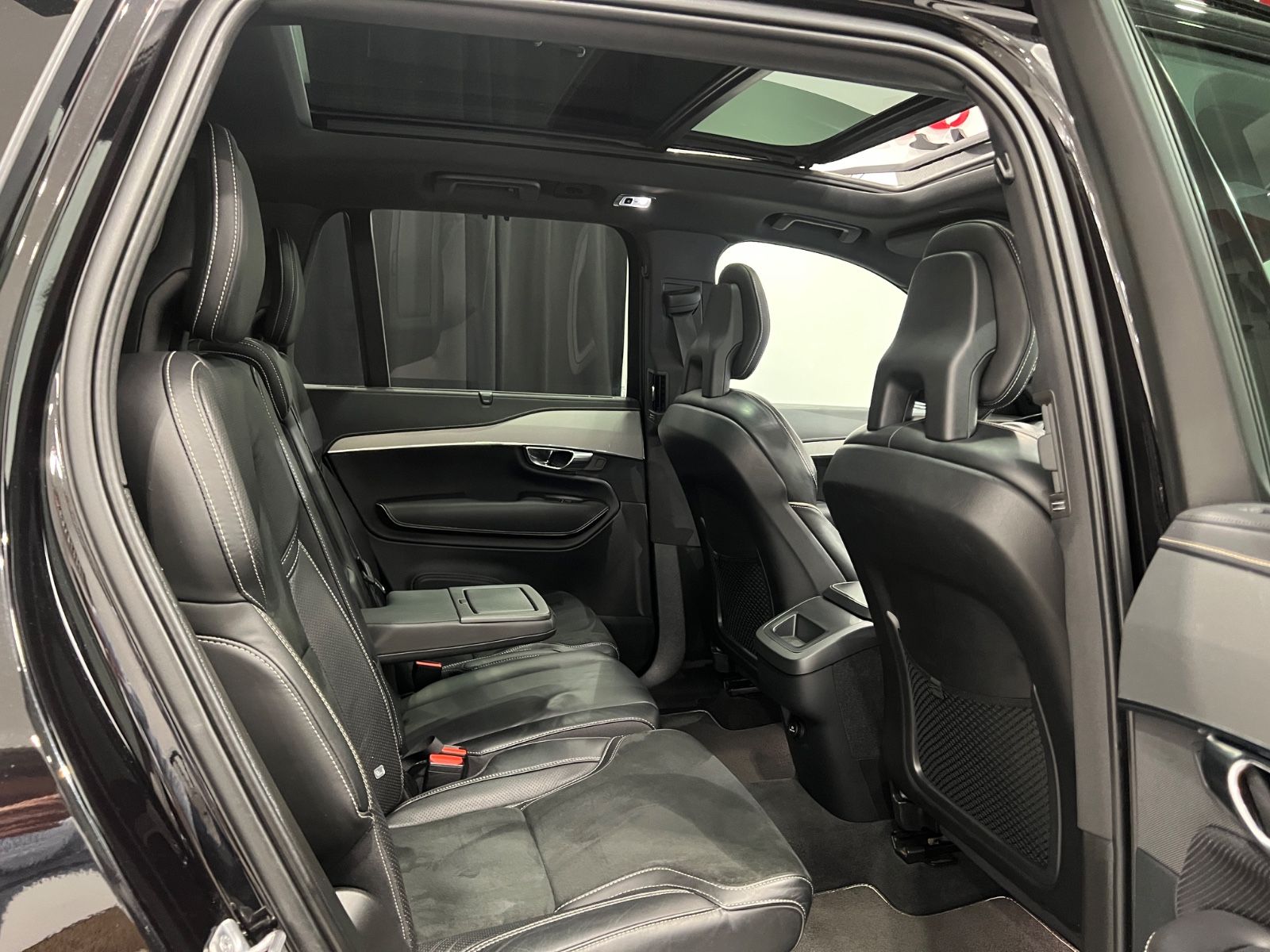 Volvo XC90 R Design AWD - Samsaru's Car Outlet