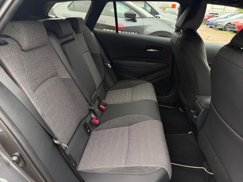 Toyota Corolla 1.8 Hybrid Touring Sports Teamplayer (ZE