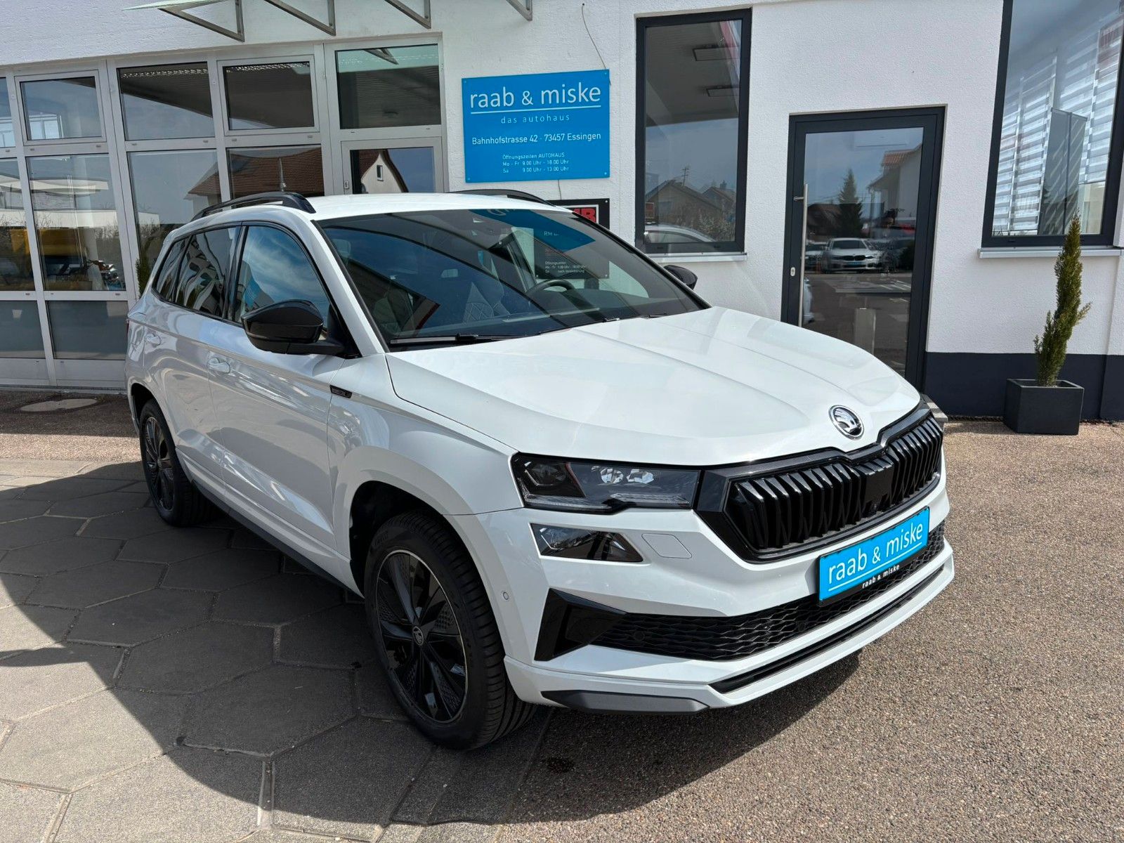 Skoda Karoq Sportline *AHK/Navi/SHZ/ACC/Garantie*