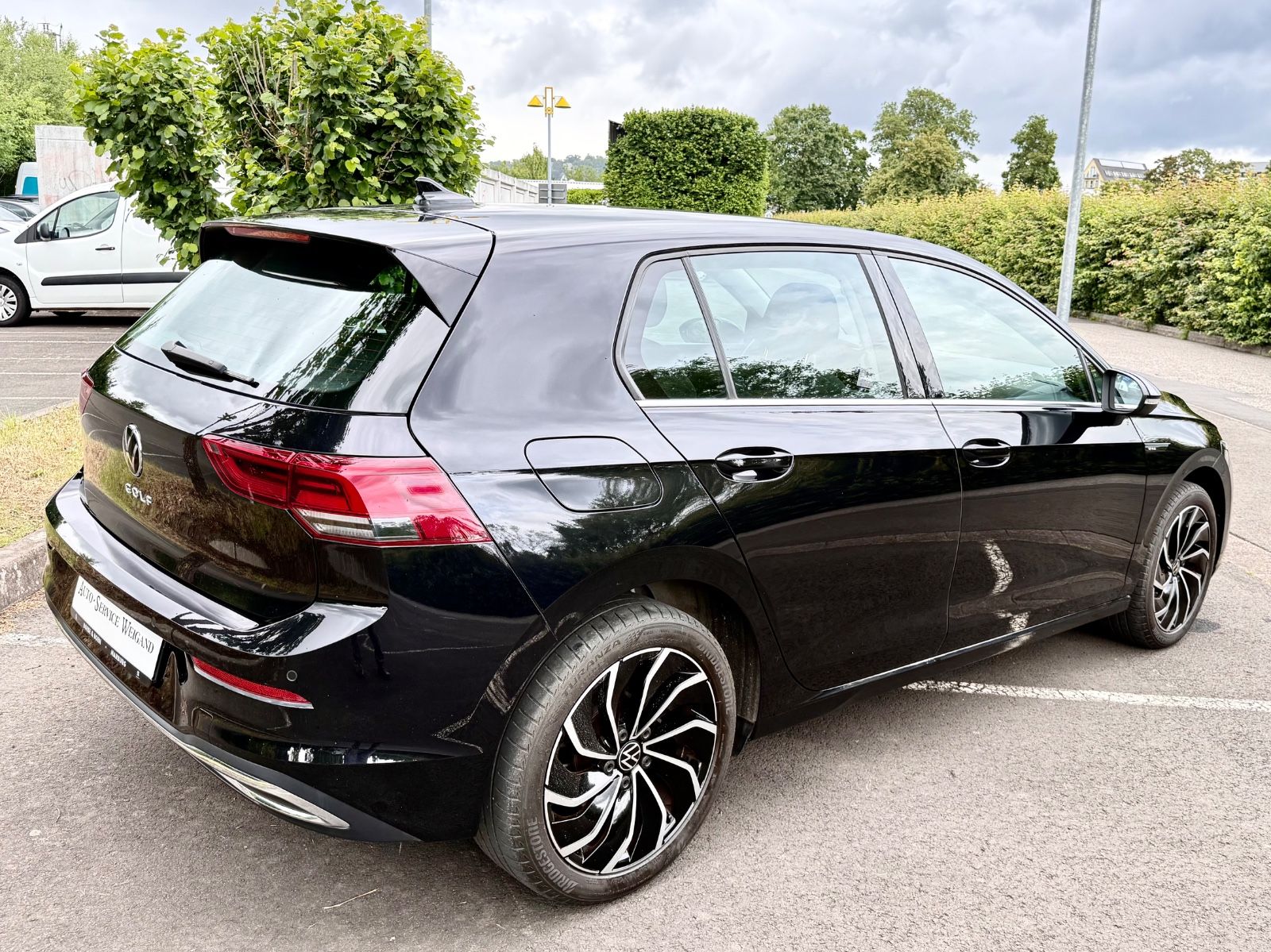 Volkswagen Golf VIII 1.5 Style Highline - Samsaru's Car Outlet