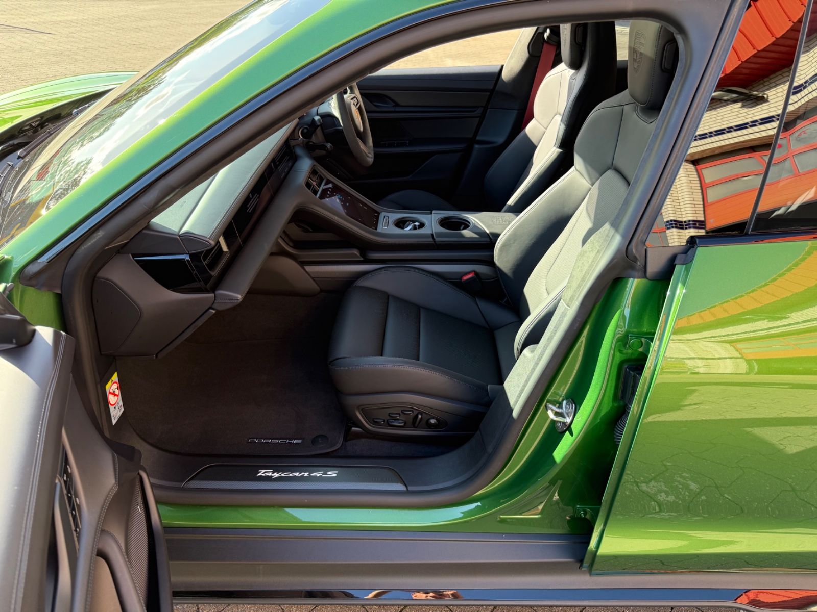 Porsche TAYCAN 4S RHD RECHTSLENKER, PANO, BOSE
