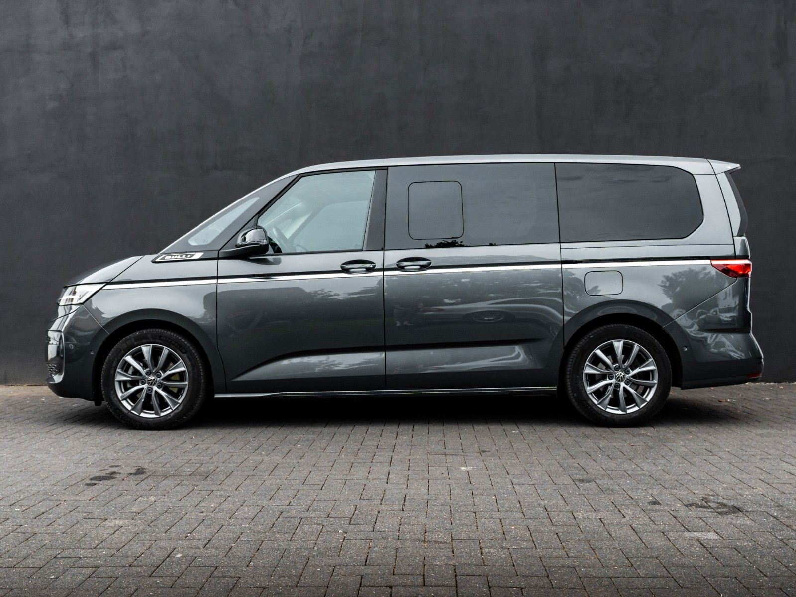 Volkswagen T7 Multivan LANG 100% VOLL TSDHZG LEDER PANO