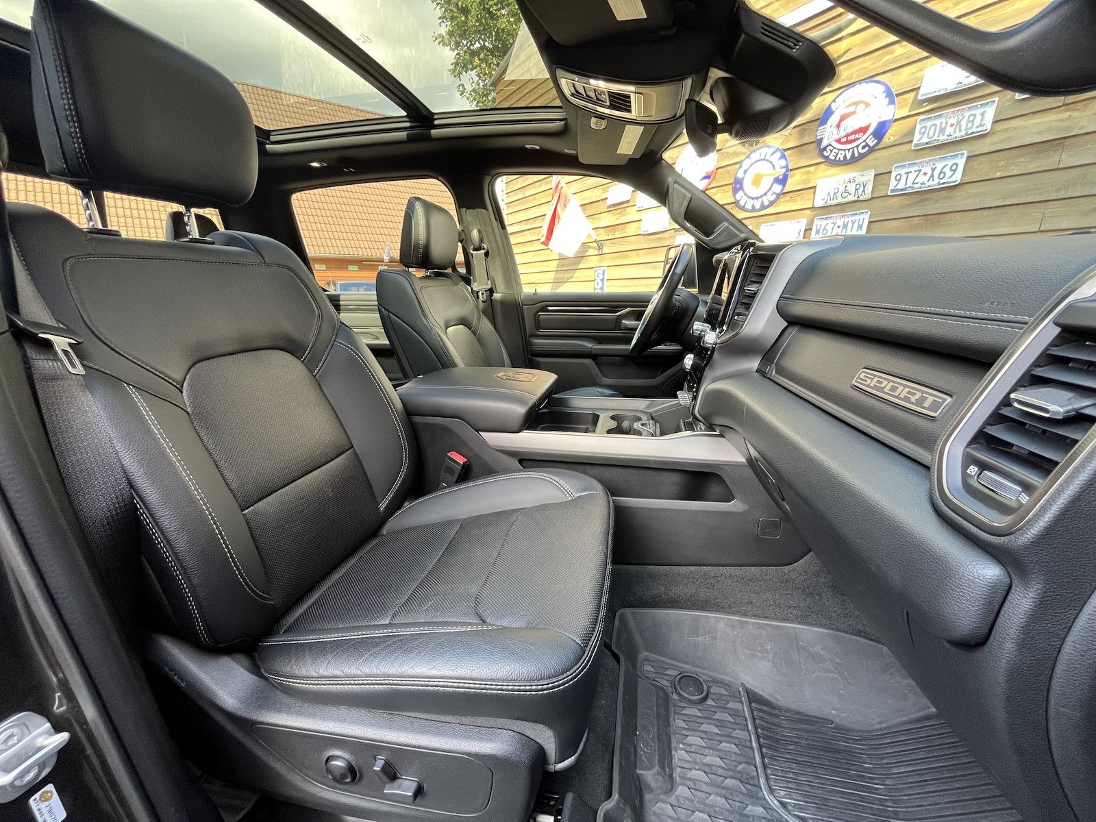 Dodge RAM 1500 SPORT 5,7L Pano 4x4 LPG 12´´ Navi AHK