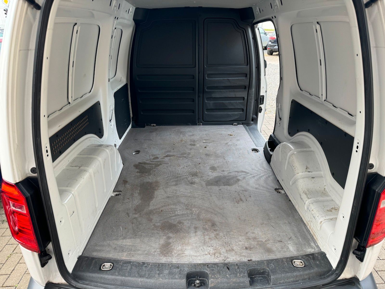 Volkswagen Caddy 2.0 TDI - Samsaru's Car Outlet