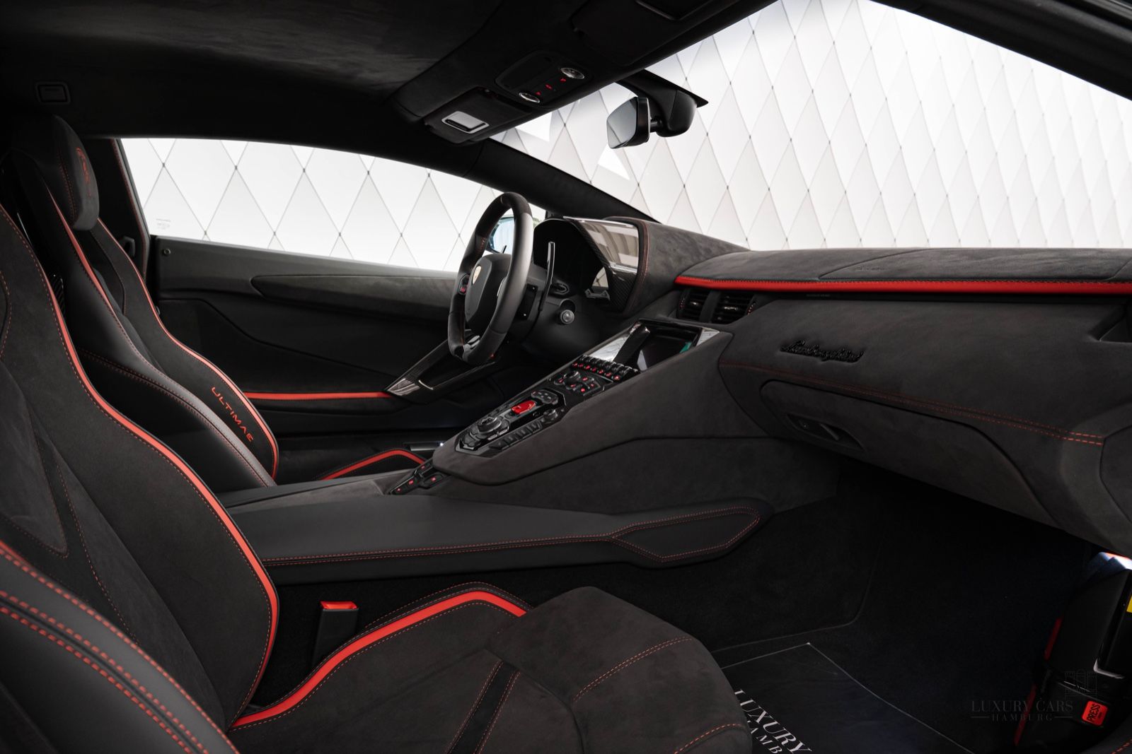 Lamborghini Aventador Ultimae - Samsaru's Car Outlet