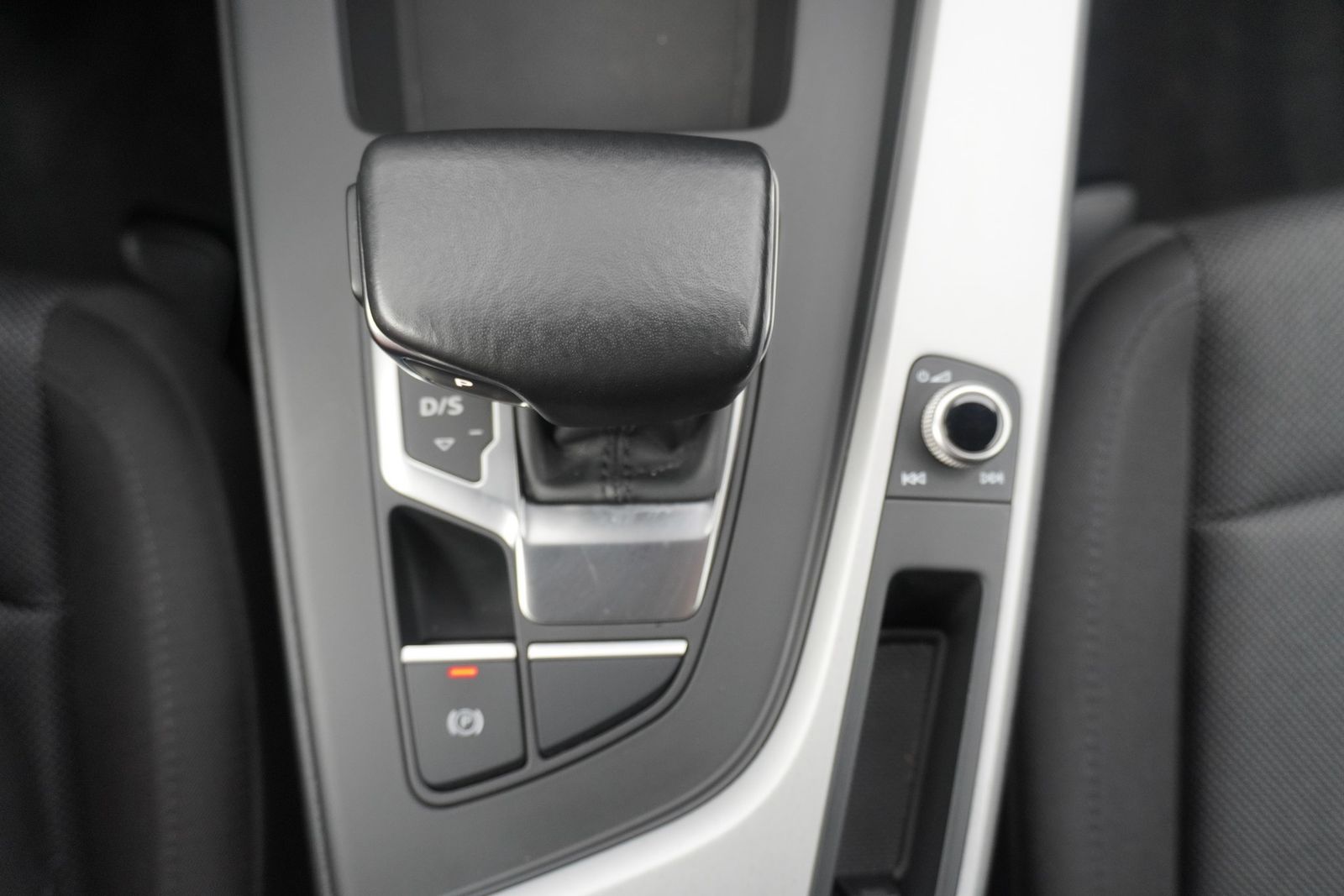 Audi A4 35 2.0 TFSI Avant - Samsaru's Car Outlet