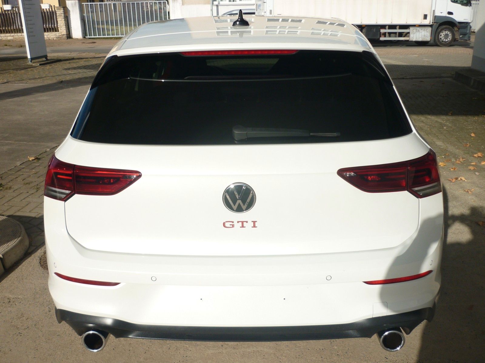 Volkswagen Golf VIII 2.0 GTI - Samsaru's Car Outlet