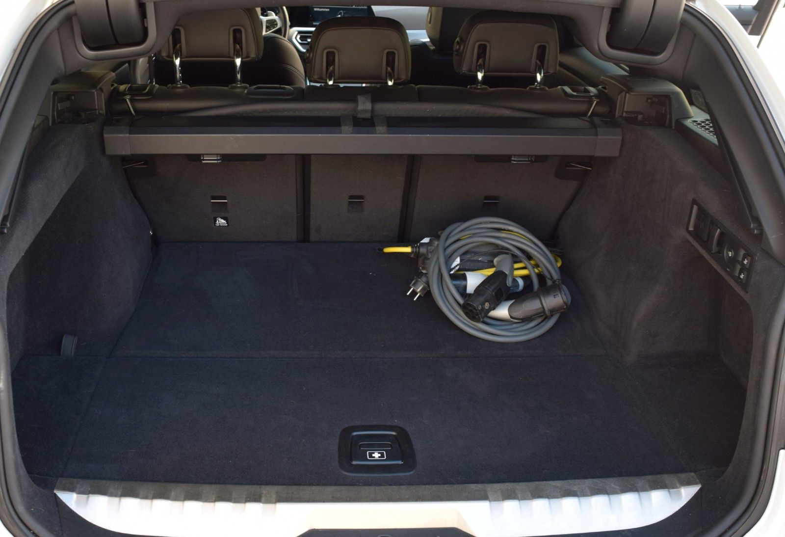BMW 330e Touring xDrive MSport - Samsaru's Car Outlet