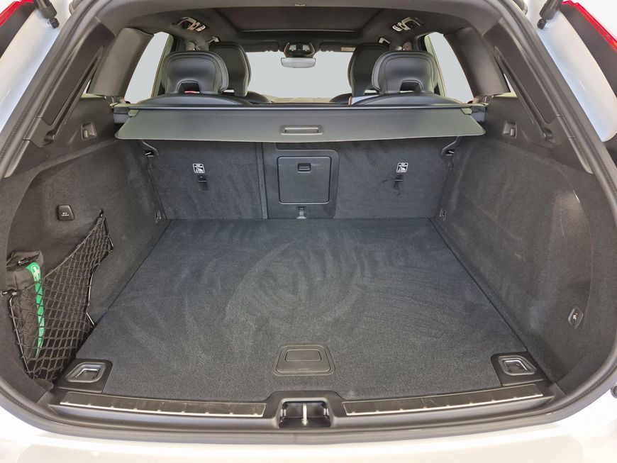 Volvo XC60 B5 B AWD Plus Dark