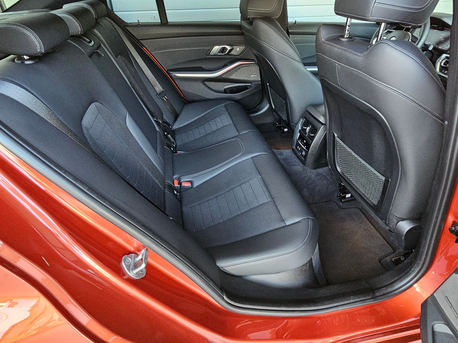 BMW 330e M Sport - Samsaru's Car Outlet