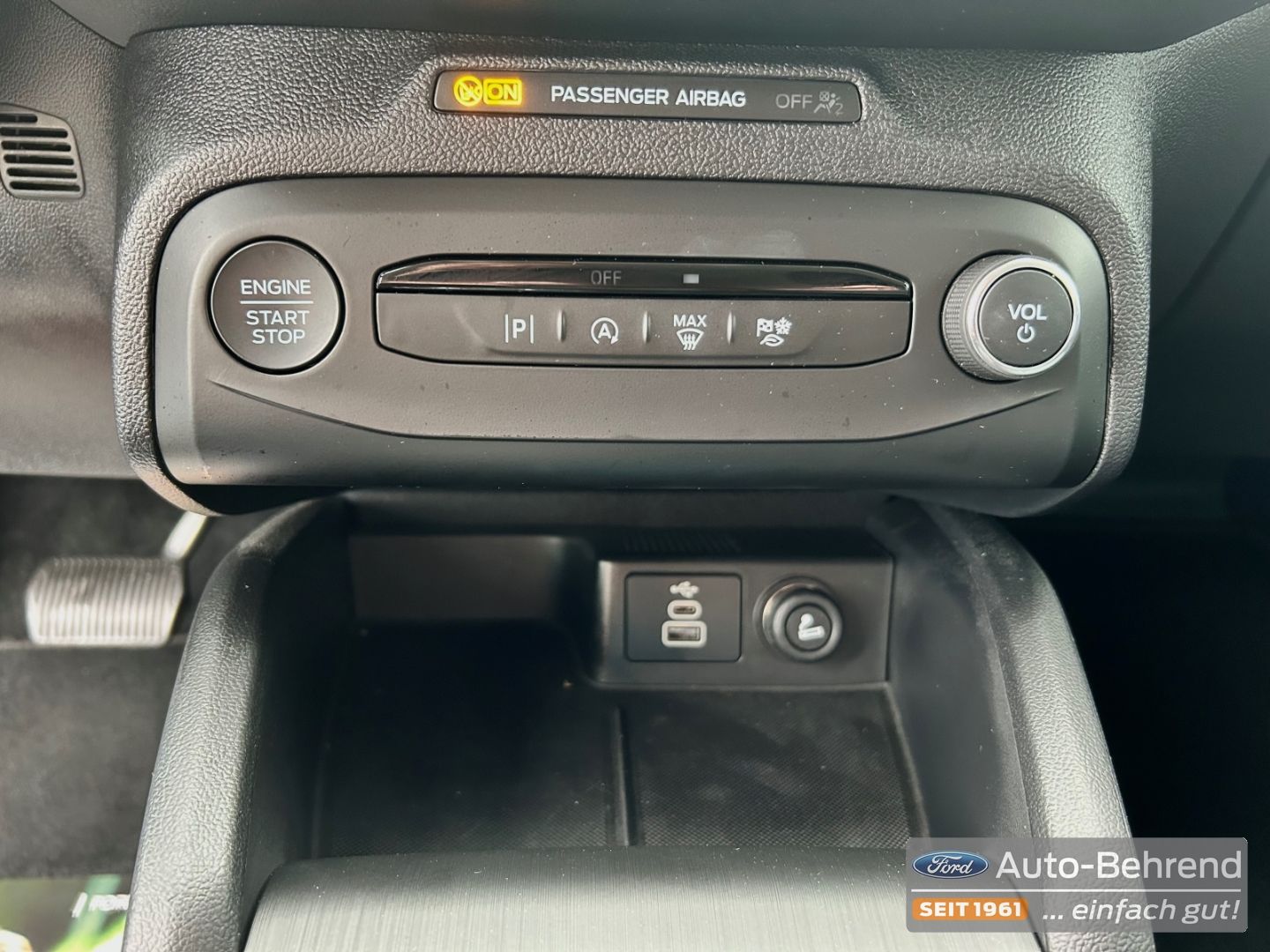 Ford Focus Turnier Active Automatik Ganzjahresreifen