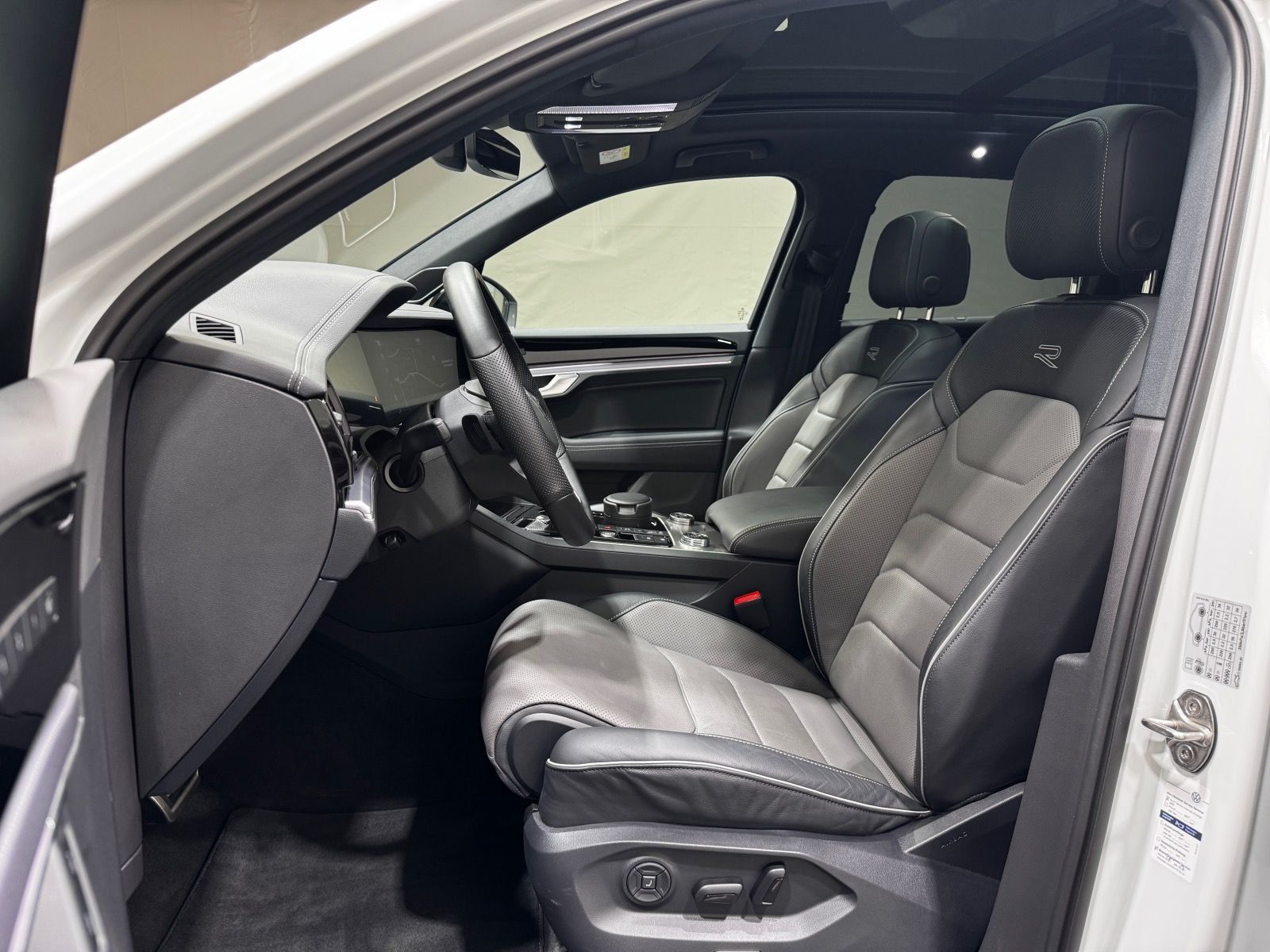 Volkswagen Touareg R-Line Black Style | MATRIX PANO LUFT