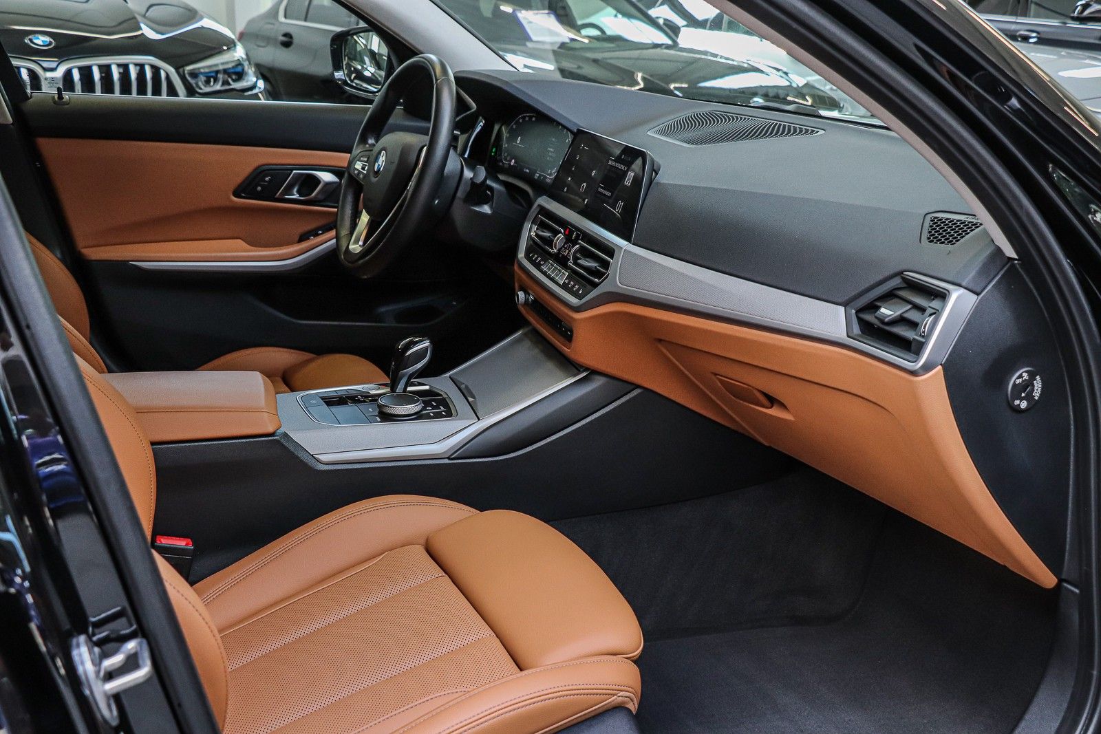 BMW 330i Touring Advantage - Samsaru's Car Outlet