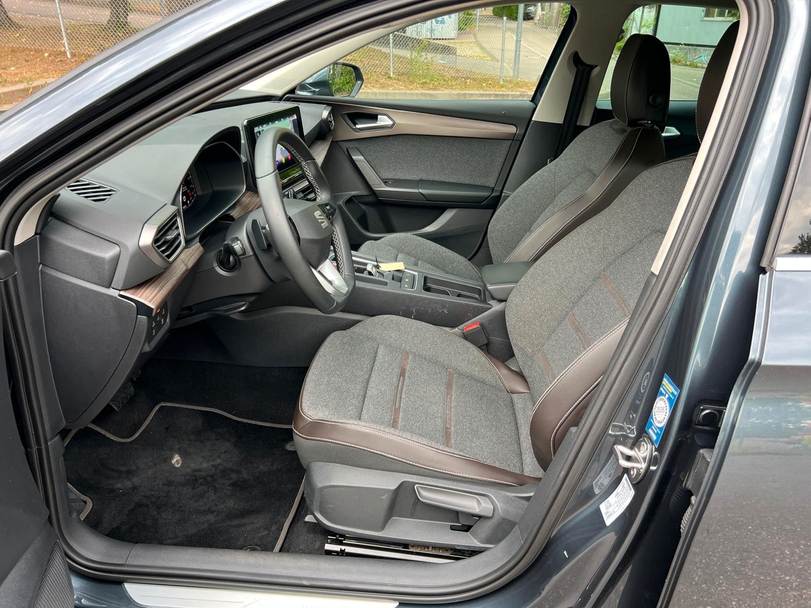 Seat Leon 1.5 ETSI ACT Plus - Samsaru's Car Outlet