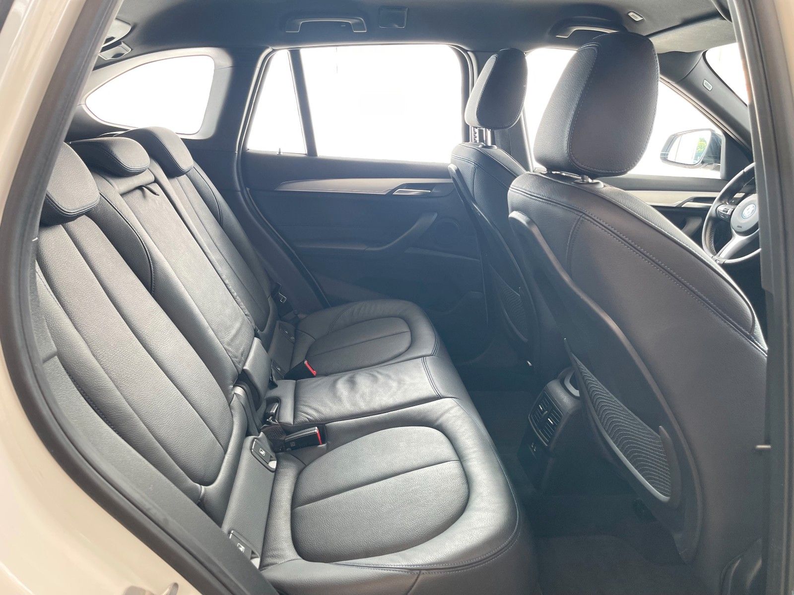 BMW X1 xDrive 25e M SPORT - Samsaru's Car Outlet