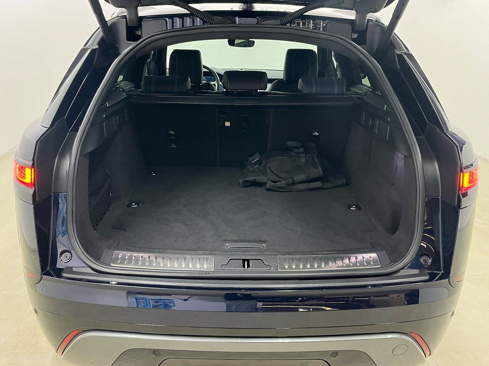 Range Rover Velar P400e R-Dynamic SE - Samsaru's Car Outlet