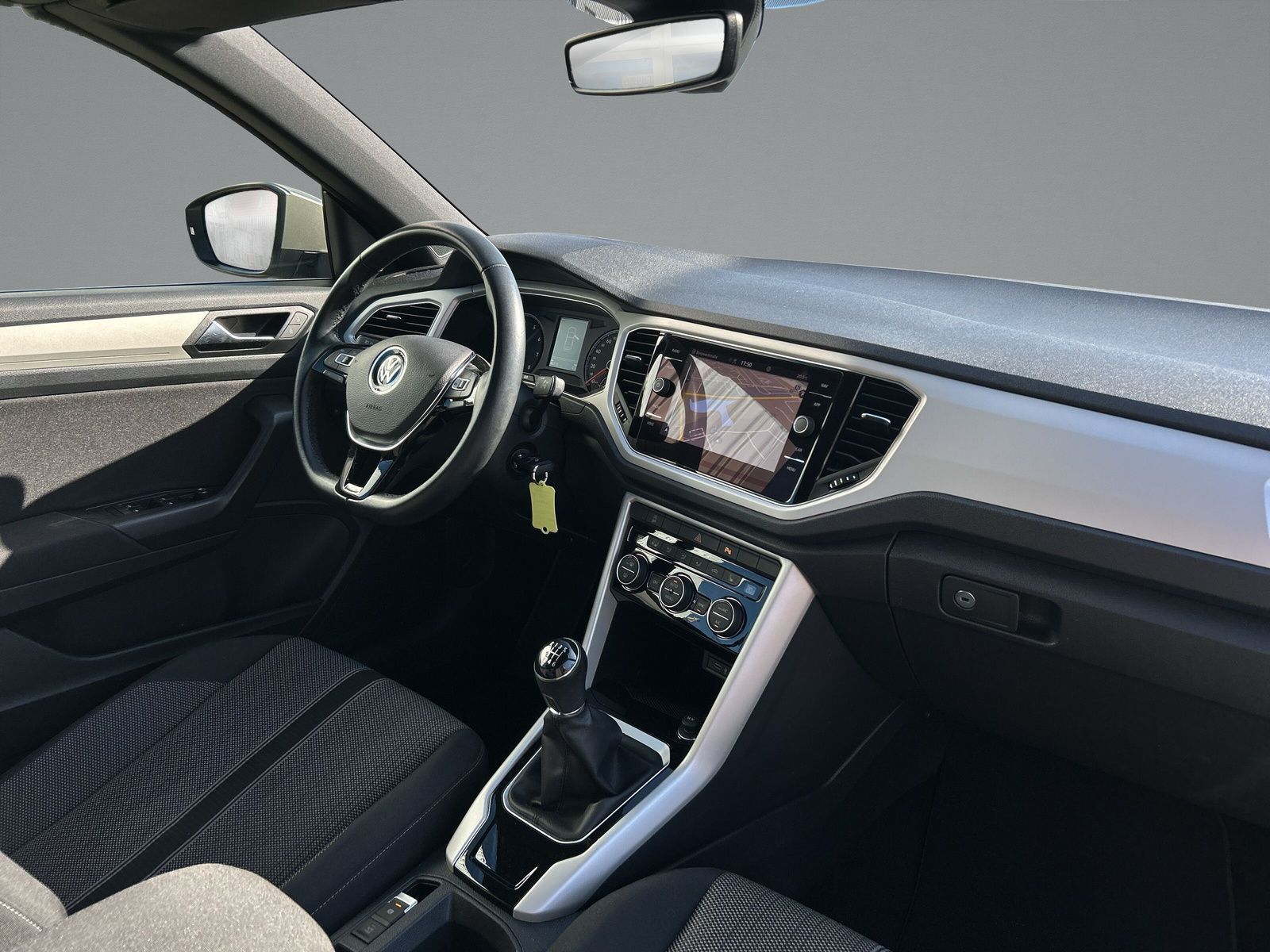 Volkswagen T-Roc 1.0 TSI Style - Samsaru's Car Outlet