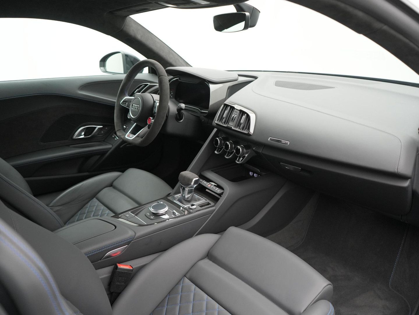 Audi R8 5.2 performance RWD - Samsaru's Car Outlet