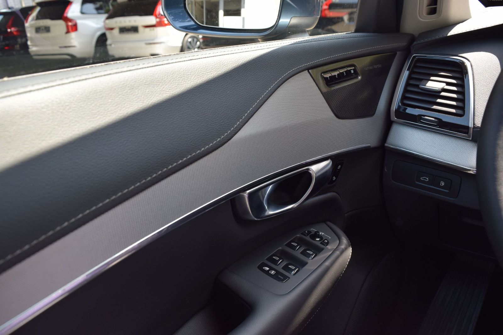 Volvo XC90 T8 AWD Plus Bright - Samsaru's Car Outlet