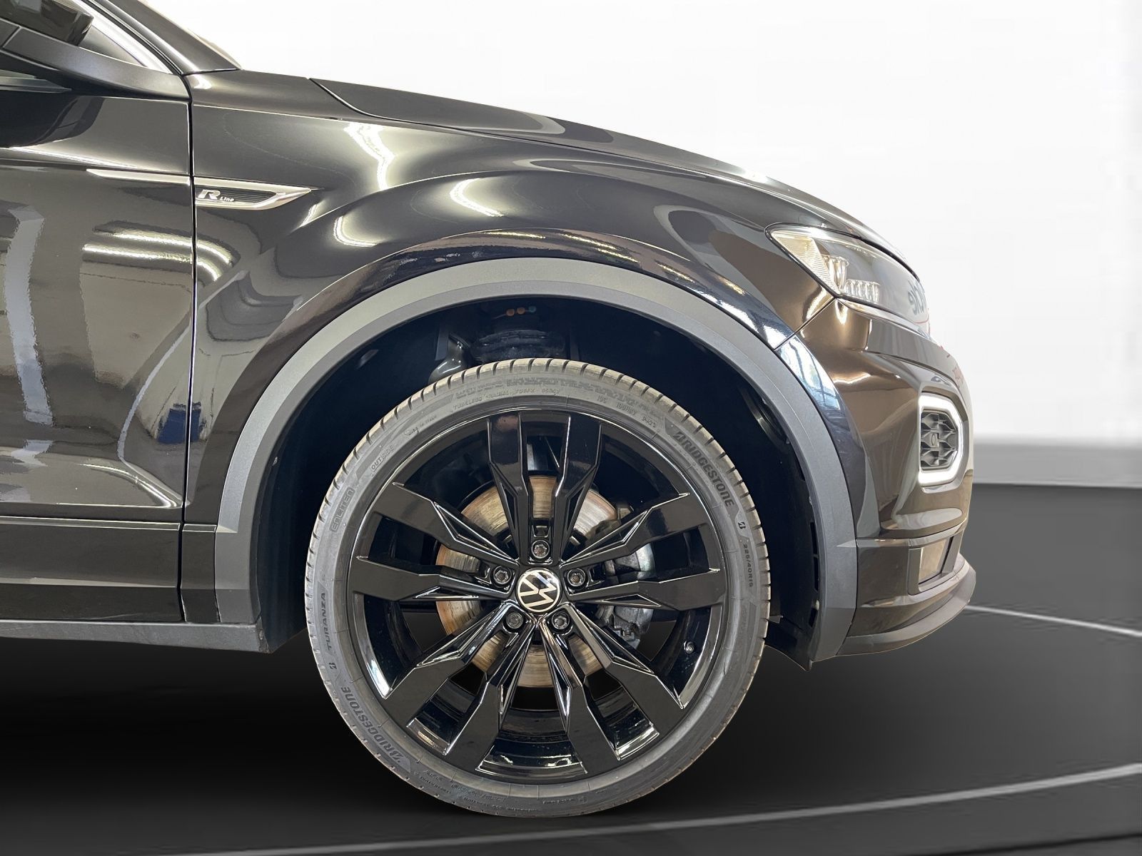 Volkswagen T-Roc 1.5 TSI Sport R-Line - Samsaru's Car Outlet