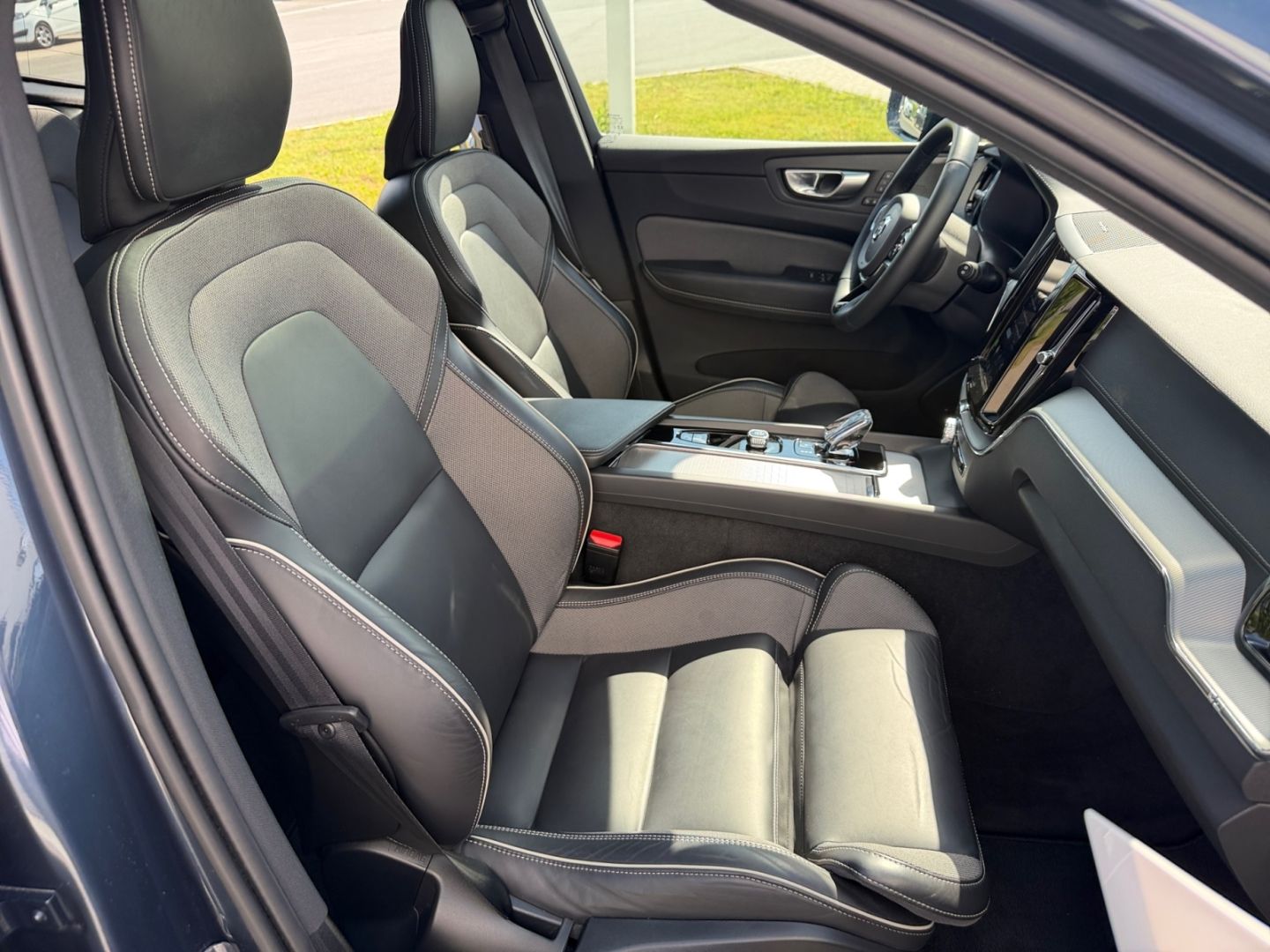 Volvo XC60 Ultimate Dark AWD B4 Diesel HUD StandHZG AH