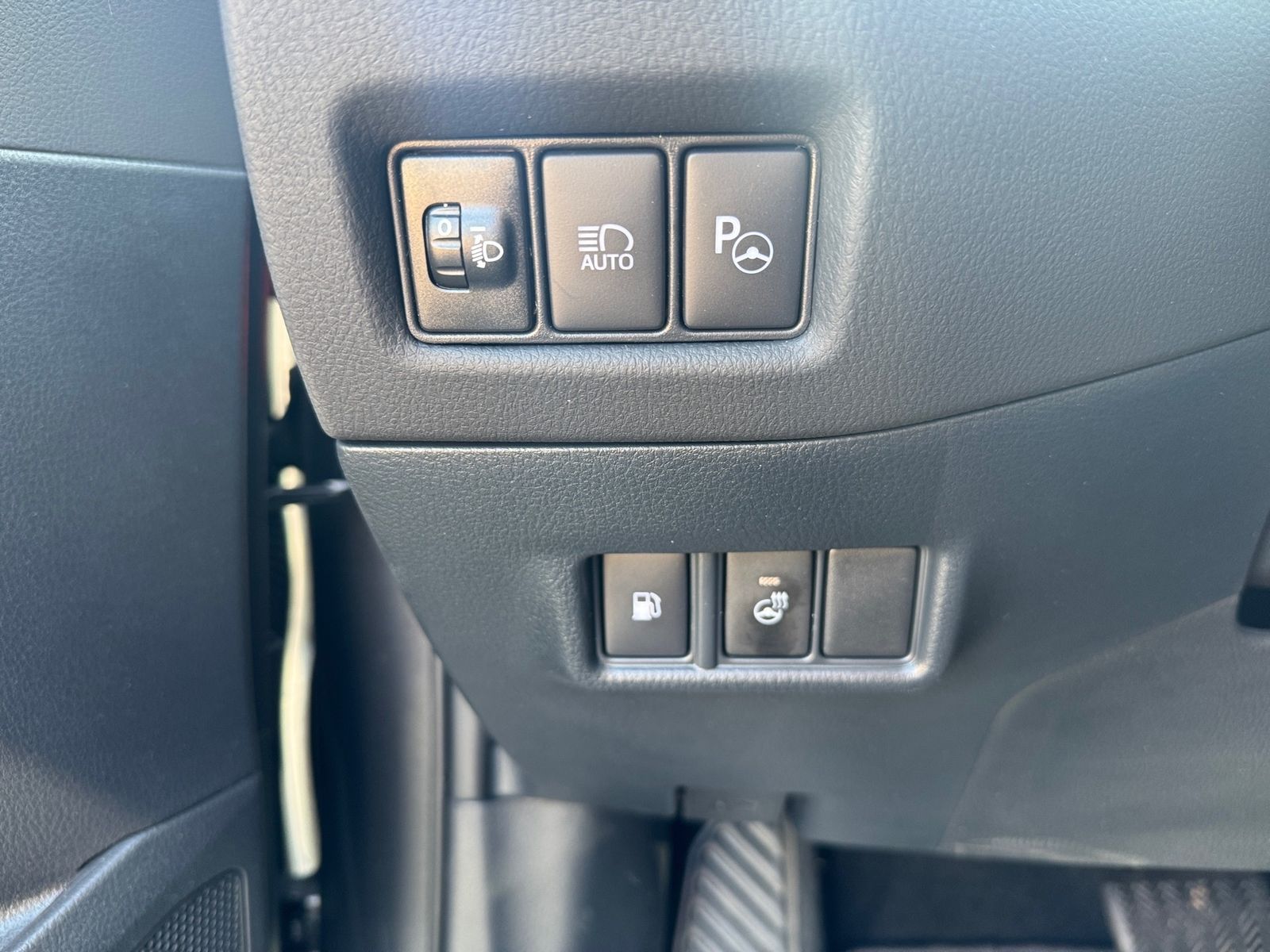 Toyota C-HR 2.0 - Samsaru's Car Outlet