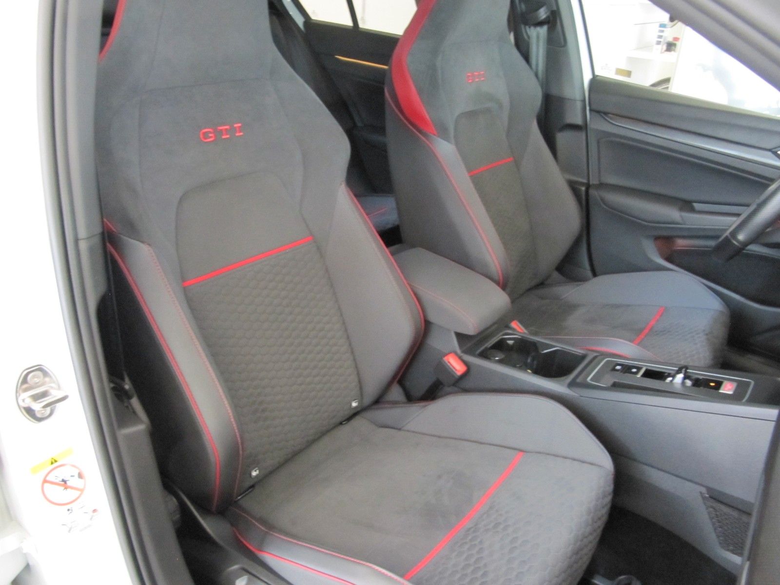 Volkswagen Golf 2.0 GTI - Samsaru's Car Outlet