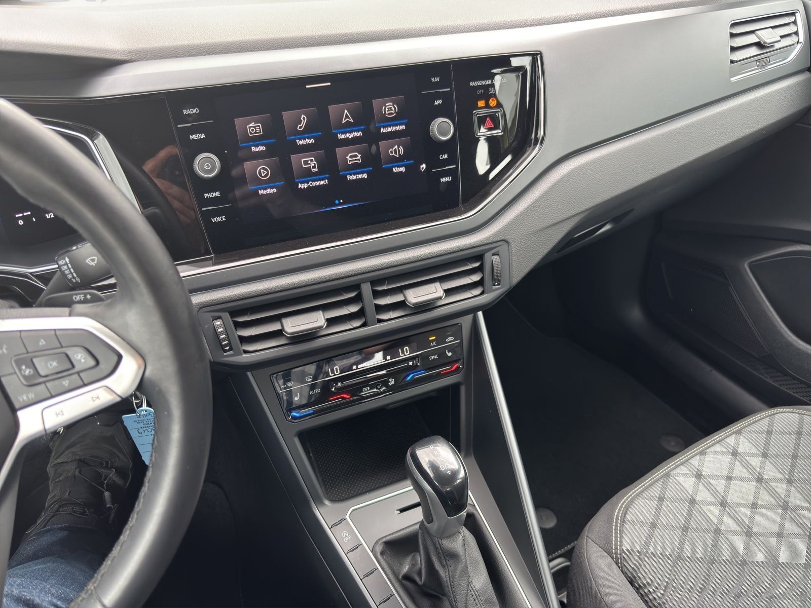 Volkswagen Taigo 1.5 TSI DSG R-line - Samsaru's Car Outlet