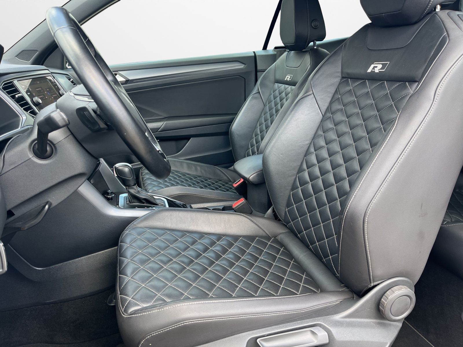 Volkswagen T-Roc 1.5 TSI DSG R-Line Black - Samsaru's Car Outlet